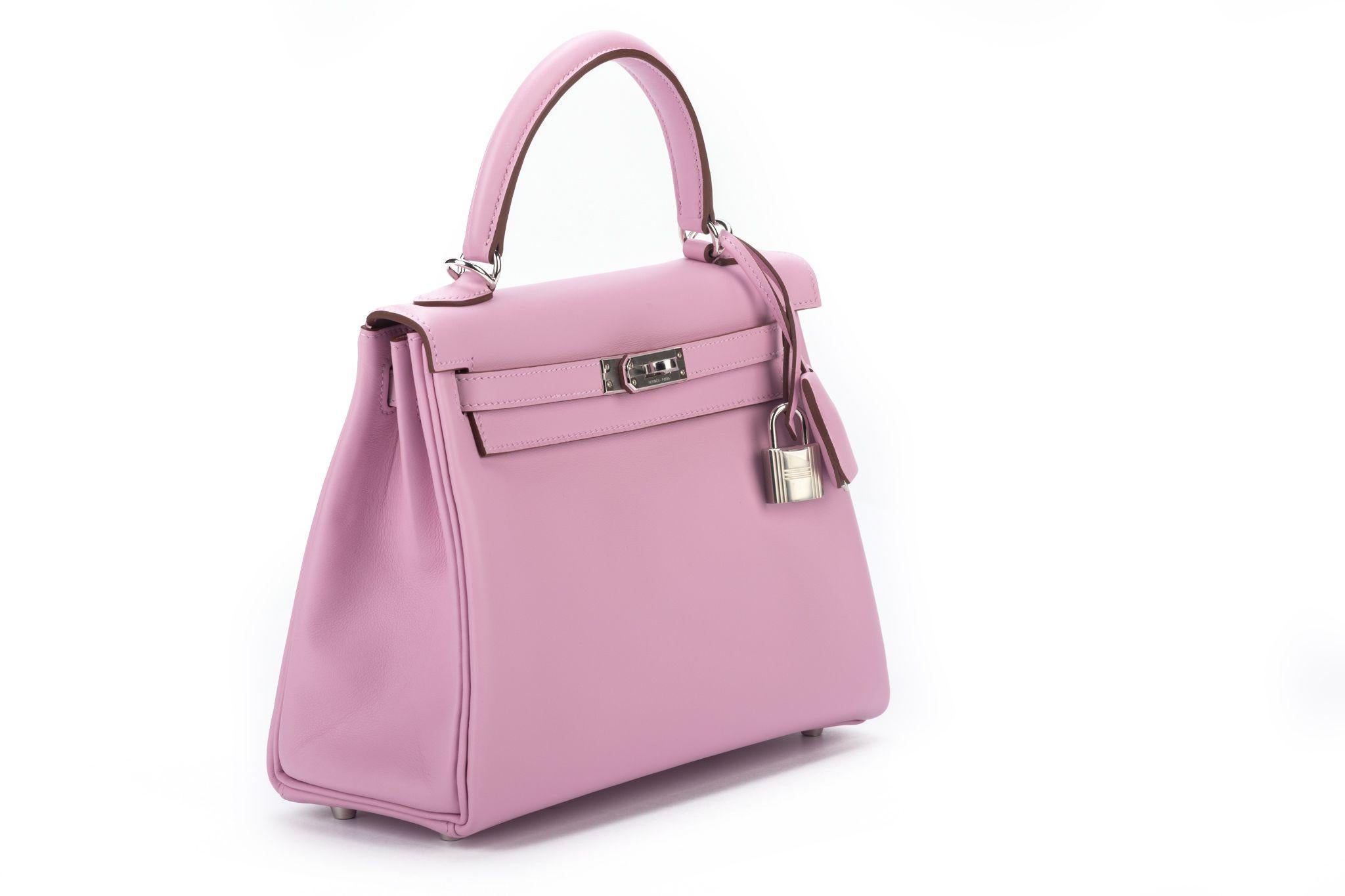 New in box Hermes rare Kelly 25 cm retourne. Mauve silvestre swift leather and palladium hardware. Date stamp U for 2022. Detachable strap. Handle drop 3