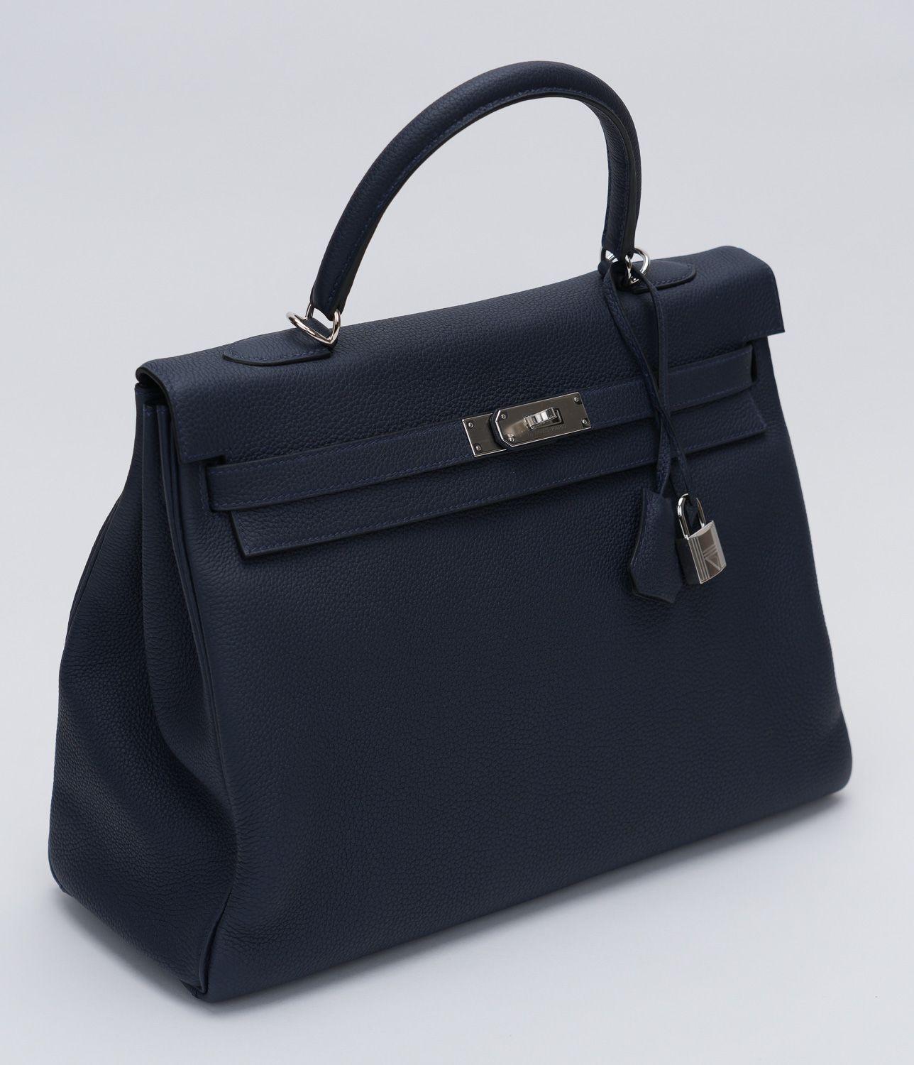 Hermès NIB Kelly 35 Retourne Indigo Blue in pelle togo, interni in chèvre mysore e finiture in palladio. Manico a goccia, lunghezza 3,5