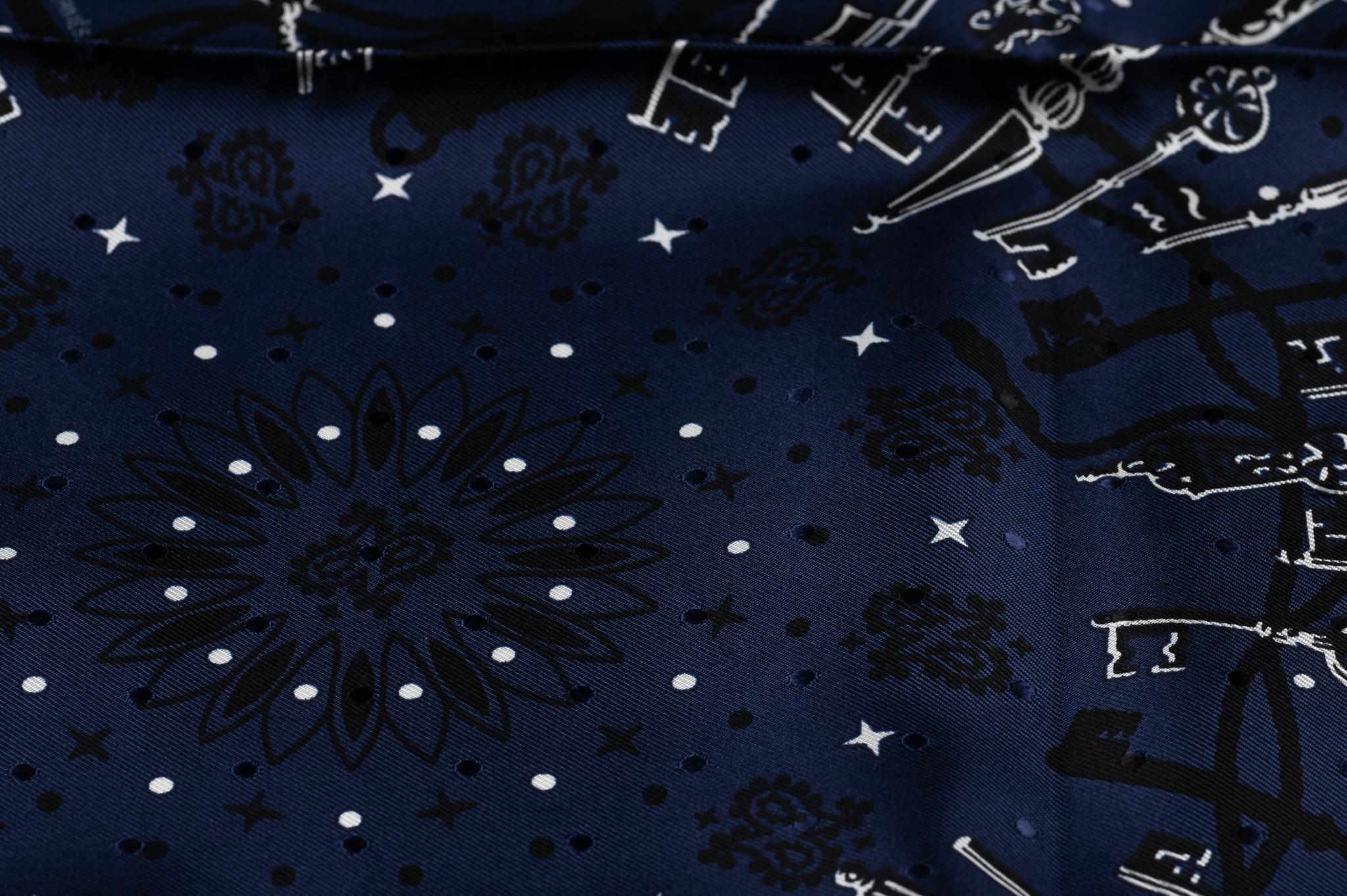 Hermès NIB Les Cles Bandana Seide Blau 1