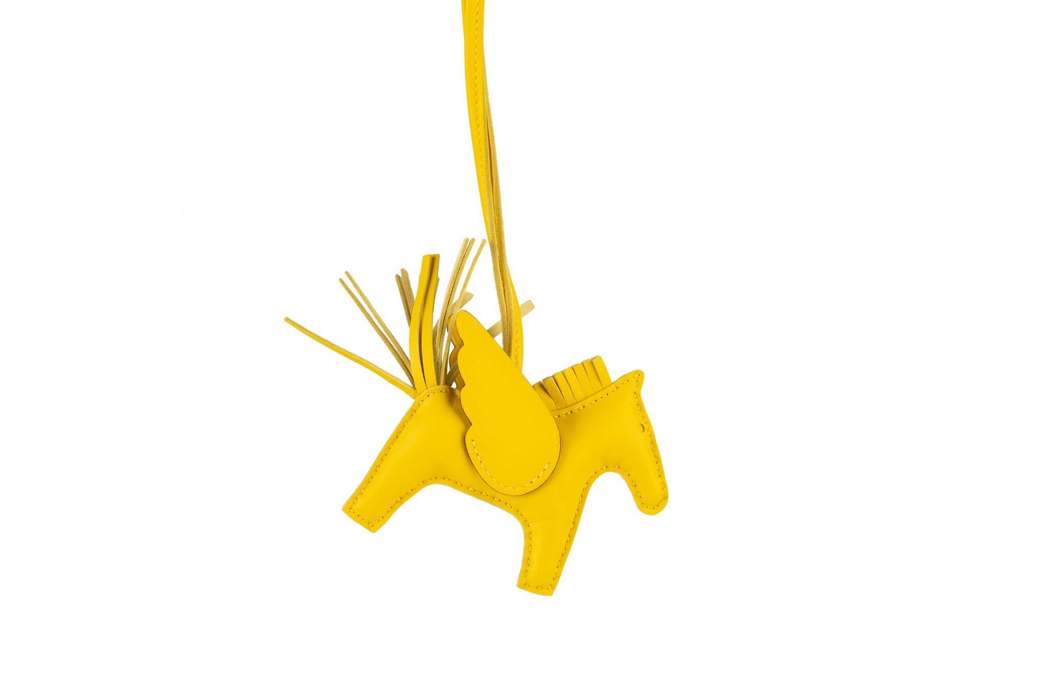 Hermès NIB Pegase Jaune Rodeo Charm en vente 1