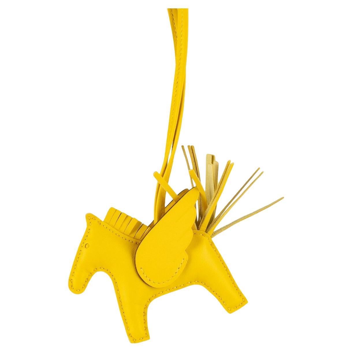 Hermès NIB Pegase Jaune Rodeo Charm en vente
