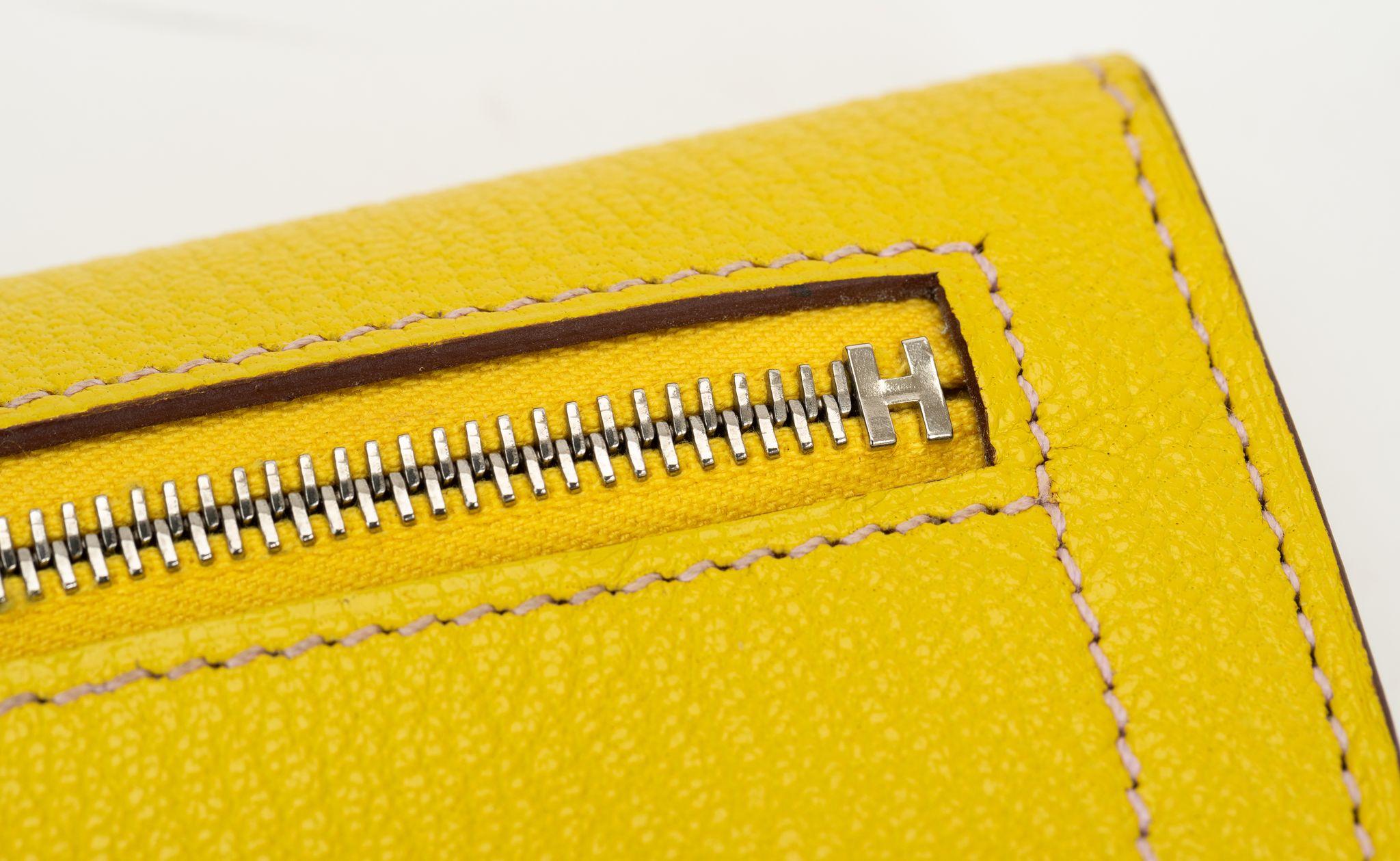 Hermès NIB Yellow Chevre Wallet In New Condition For Sale In West Hollywood, CA