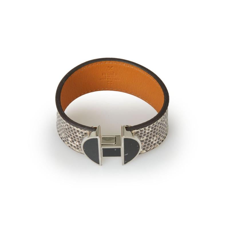 Never worn Hermès Bracelet with emblematic H buckle. Delivered in its box and dustbag Hermès.

Made in France
Material : lizard leather
Interior : natural leather
Color : beige, brown
Dimension: total length 16 cm, width 2 cm
Size : T2 
Stamp Letter