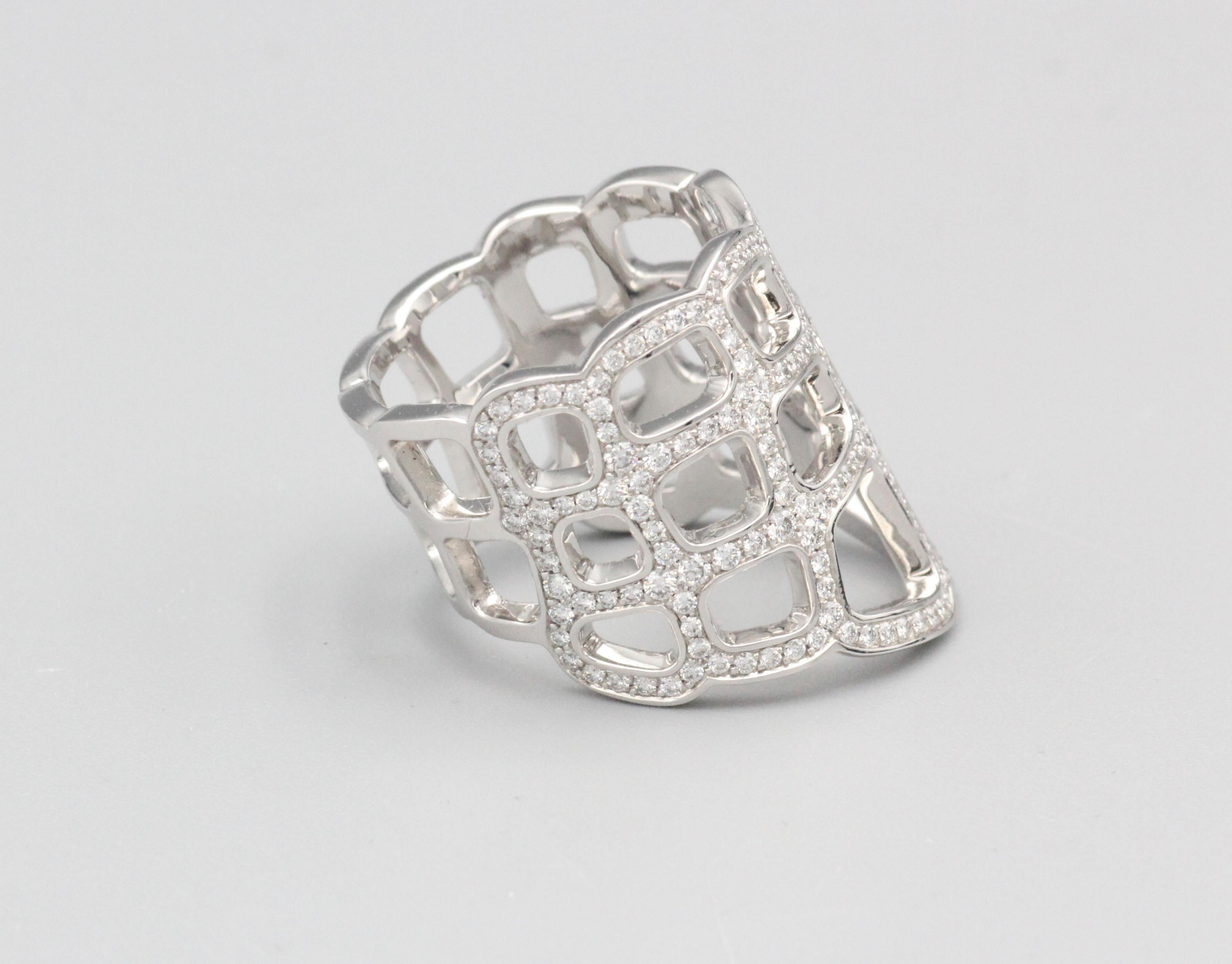Hermes Niloticus Ombre Diamant 18k Weißgold Ring Größe 6,5 im Zustand „Hervorragend“ im Angebot in New York, NY