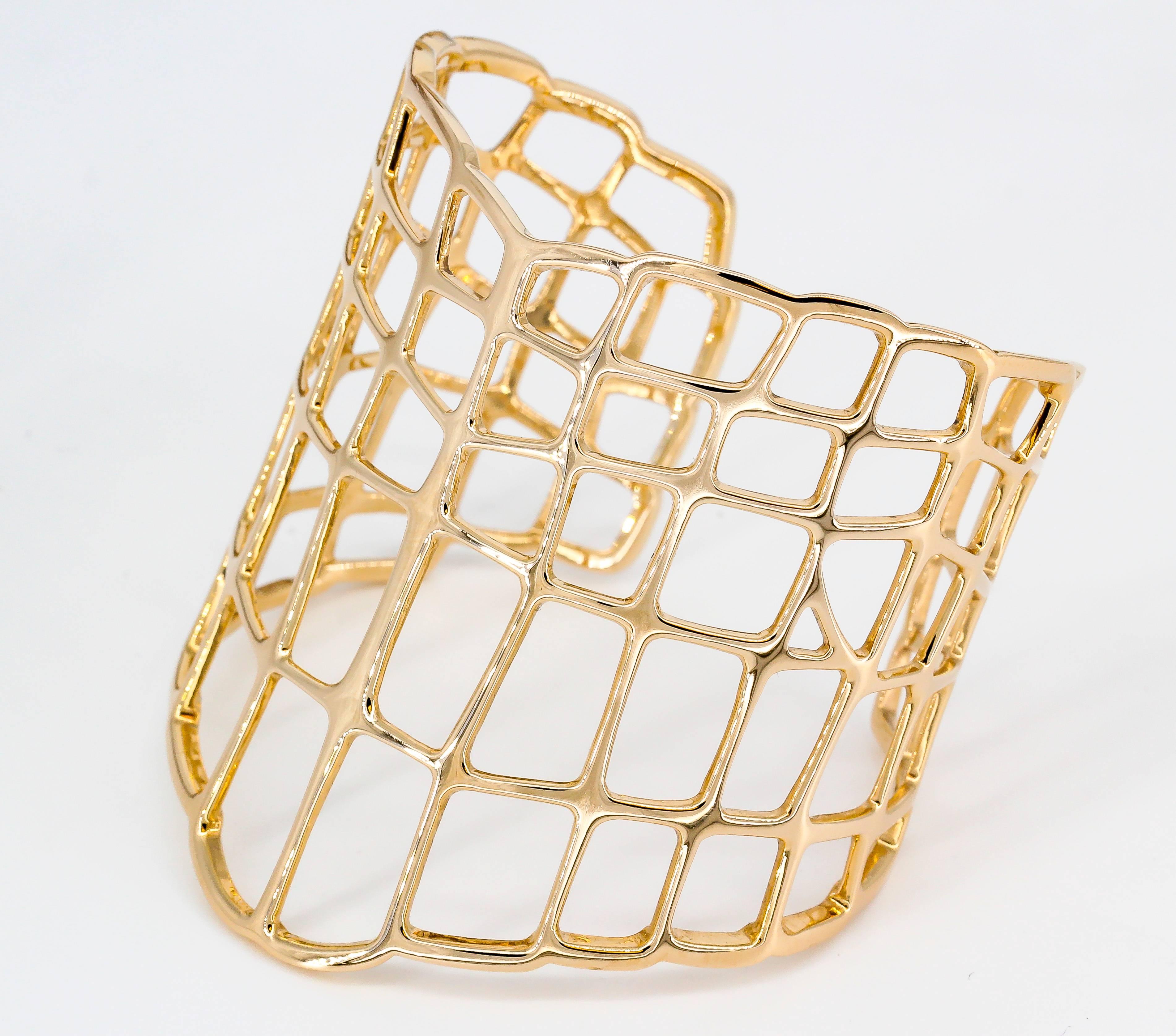 Elegant 18K rose gold cuff bracelet from the 