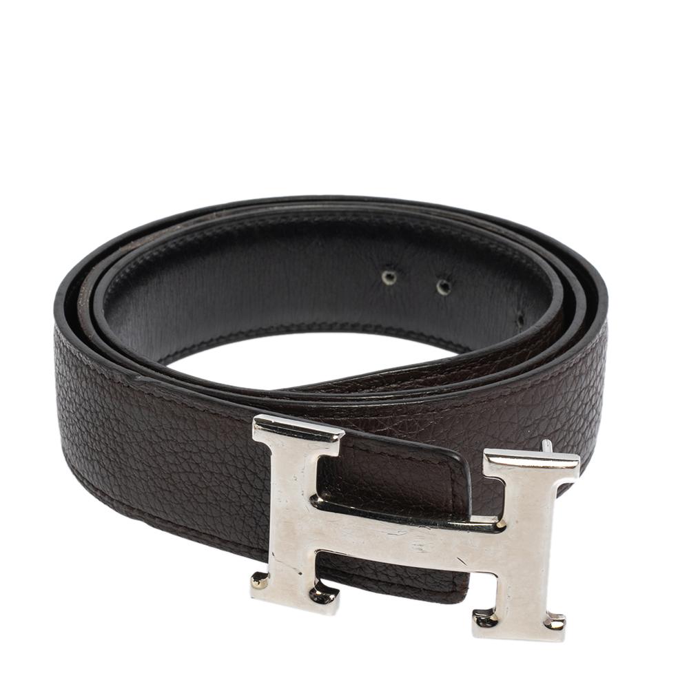 A celebrated design from the range of accessories by Hermès is the reversible belt. Here, we have the belt made from Box and Taurillon leather with a black hue on one side and brown on the other. It is finished with a gold-finished H