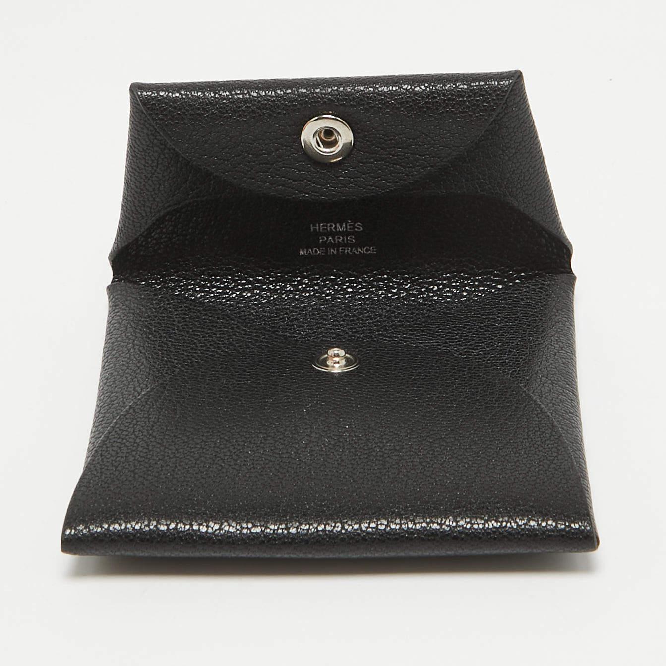 Die Bastia ist eine Münzbörse, die aus einem einzigen Stück Chevre-Leder gefertigt und wie Origami gefaltet ist. Ausgestattet mit einem Schnappverschluss  Dieses kleine, minimalistische Lederaccessoire ist sowohl praktisch als auch funktionell.