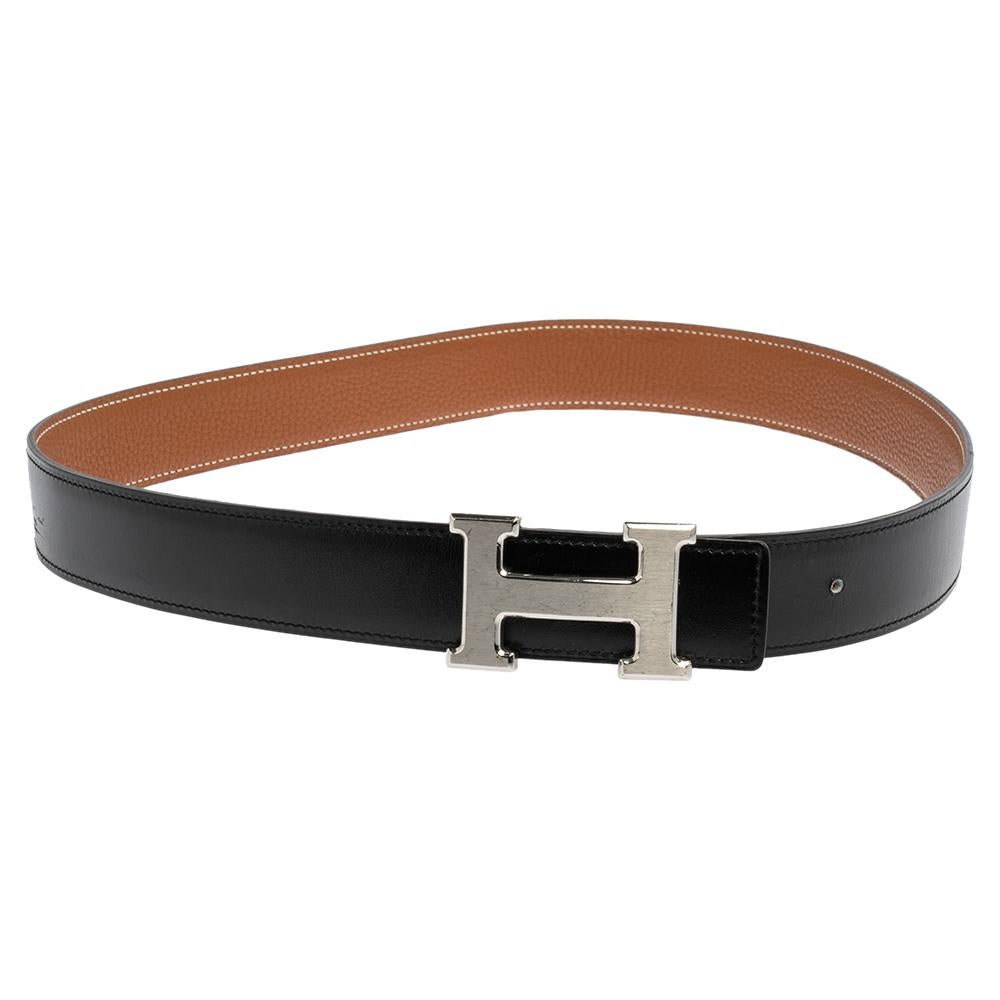 A celebrated design from the range of accessories by Hermès is the reversible Constance belt. Here, we have the belt made from Chamonix and Togo leather with a black hue on one side and gold on the other. It is finished with a silver-tone H buckle.

