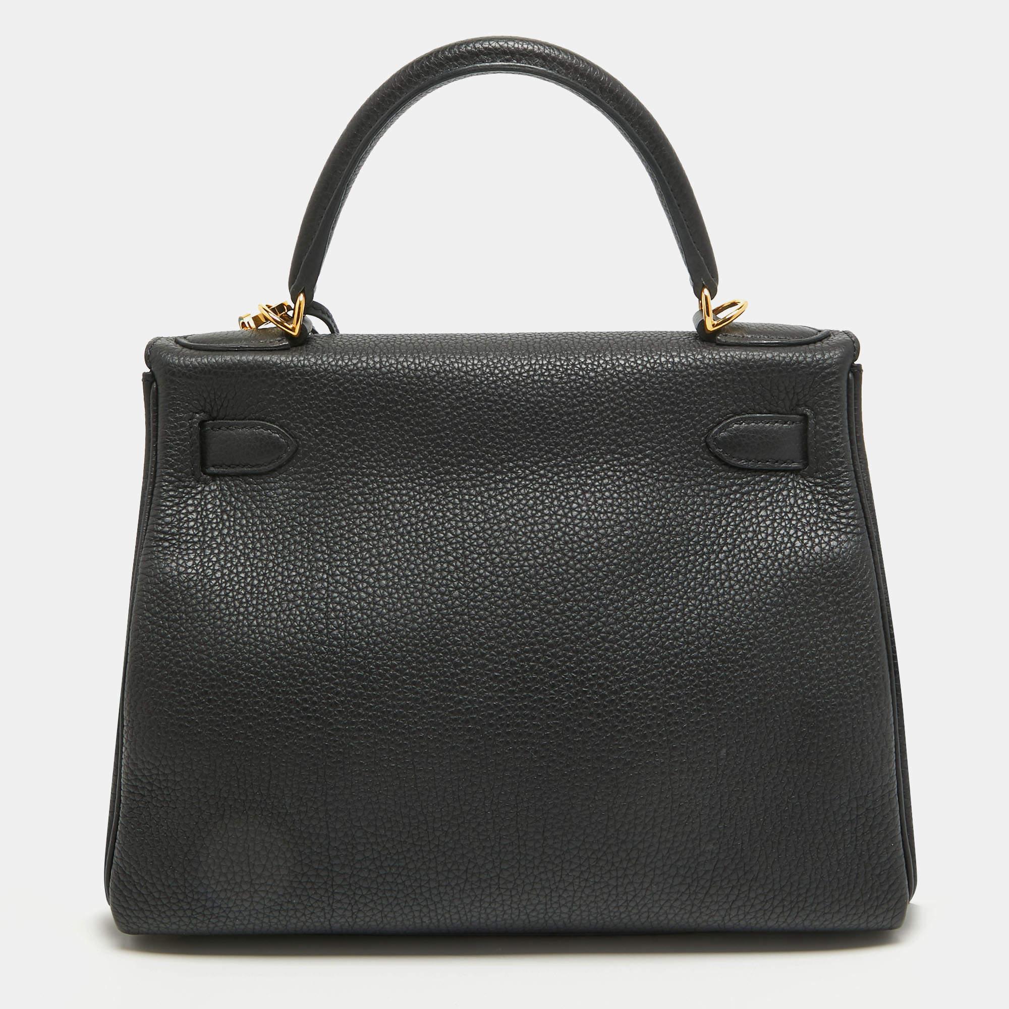 Hermes Noir Togo Leather Gold Finish Kelly Retourne 28 Bag In Good Condition For Sale In Dubai, Al Qouz 2