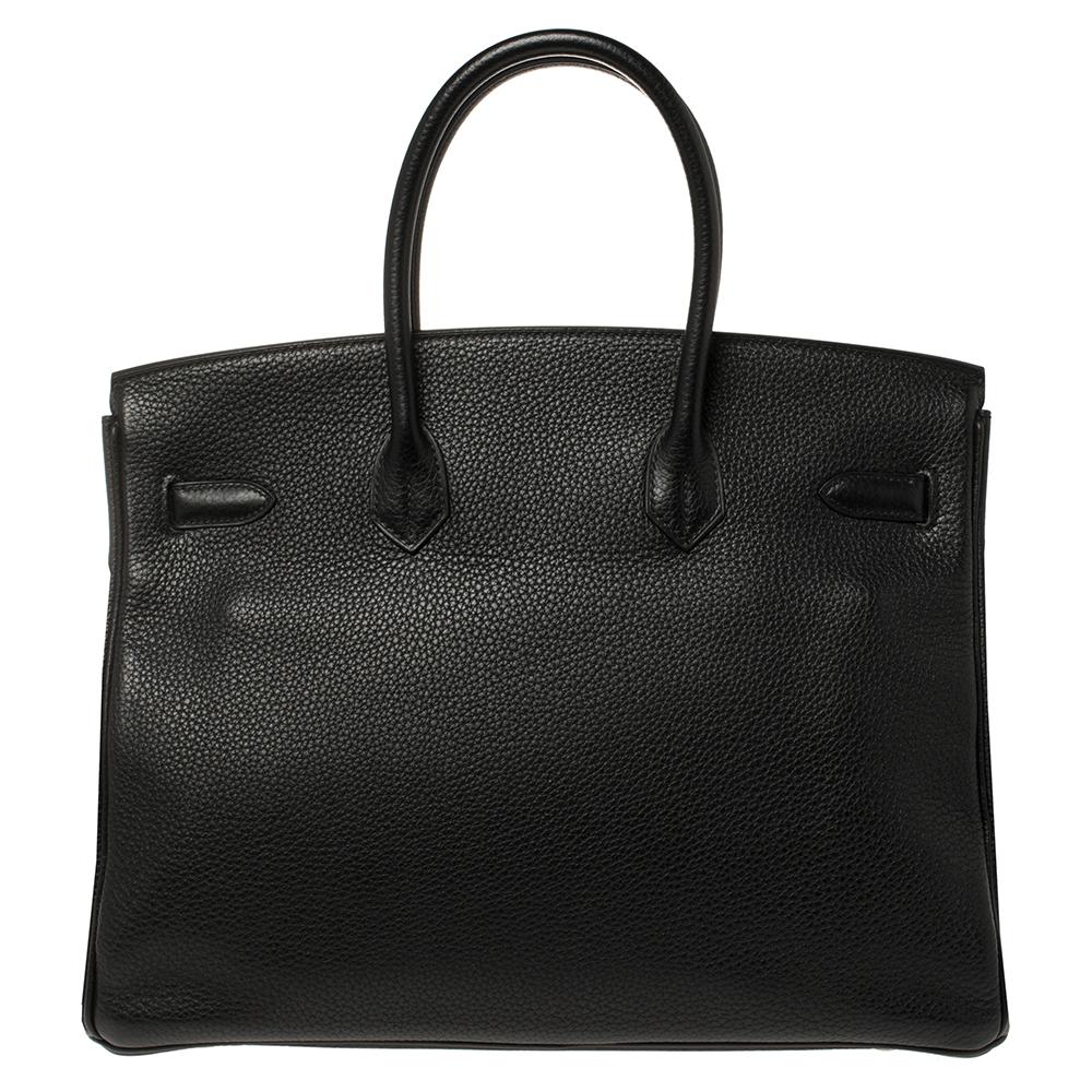 Die Birkin von Hermes ist zu einem Markenzeichen für Luxus und Klasse geworden und ist eine der begehrtesten Taschen der Welt. Diese Tasche wurde auf Anregung von Jane Birkin, der Namensgeberin, maßgeschneidert und ist auf die Bedürfnisse des