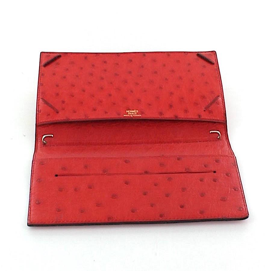 HERMES Notebook cover in Red Ostrich Leather.
Diary holder and or notebook and nota bene HERMES case cover, in red ostrich.
Inside there is a new notepad. 
Condition : Lovely little bag notebook in perfect condition.
Stamp S in a circle, which