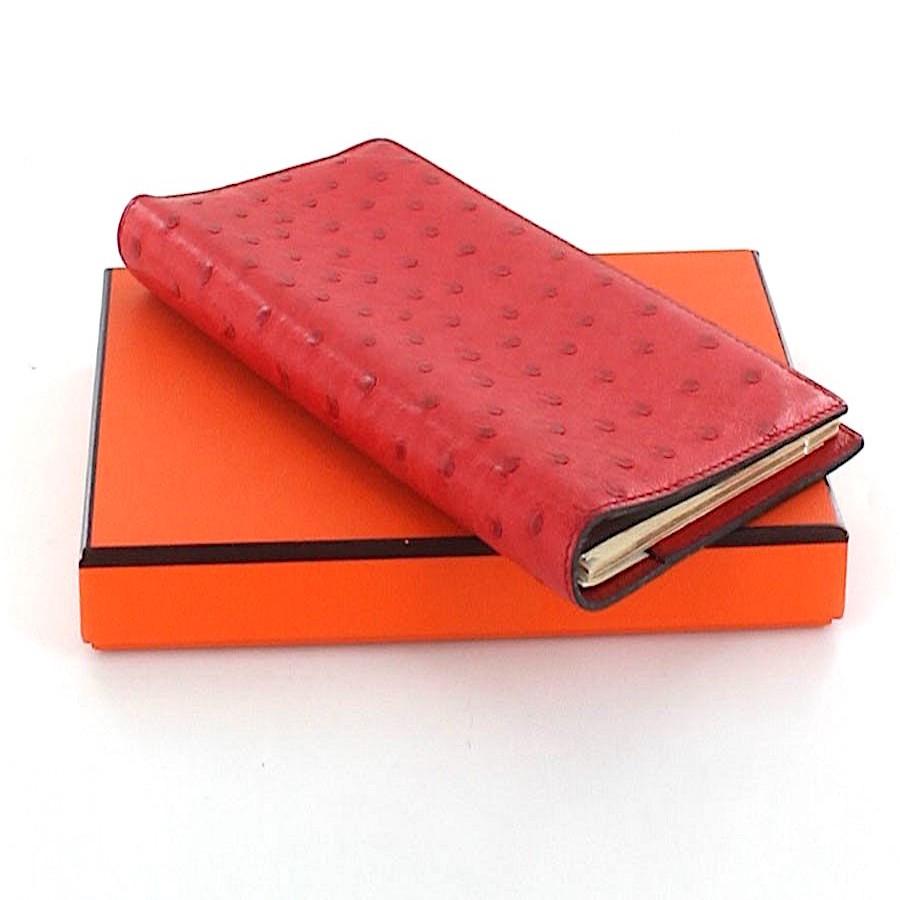 HERMES Notizbuchhülle aus rotem Straußenleder im Zustand „Gut“ im Angebot in Paris, FR