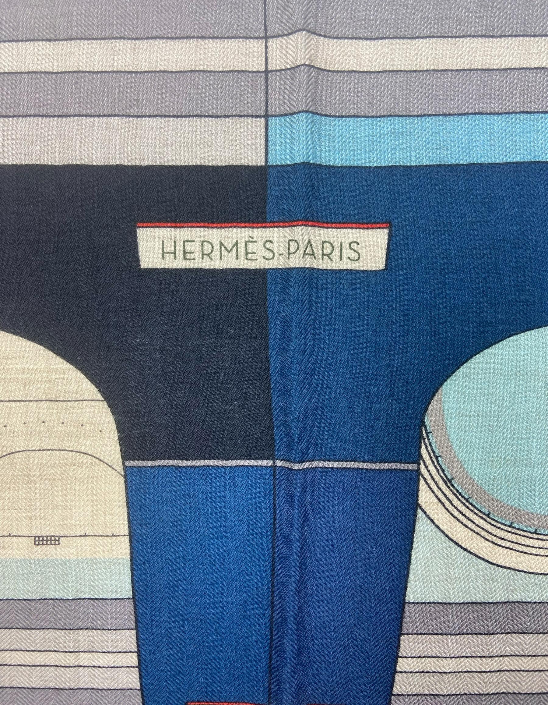 Hermes NWT Chic, Le Sport! Sciarpa scialle in seta/cachemire Marin Blue Rouge Nautrel in vendita 1