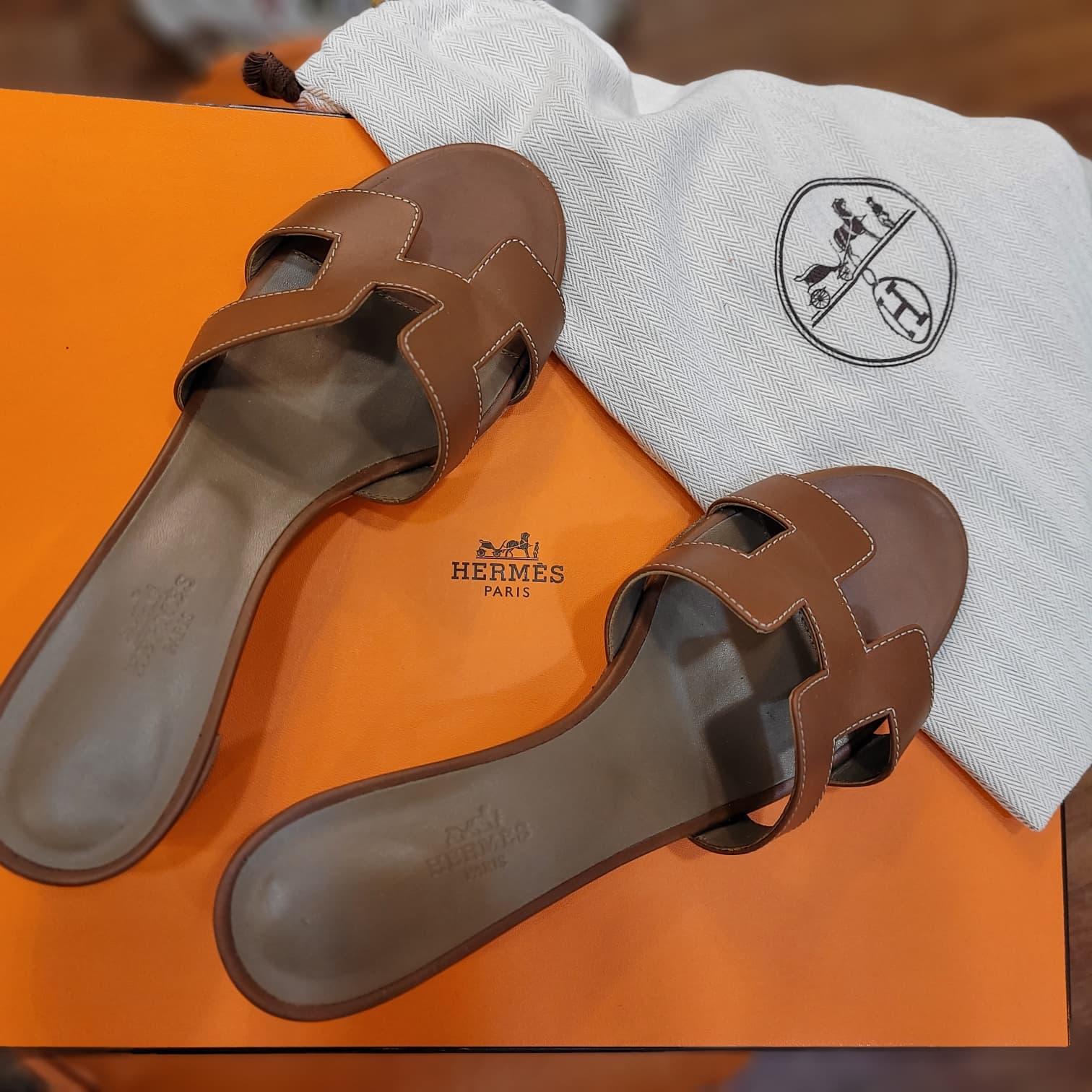 Women's or Men's Hermès Oasis model Leather Sandals, tan For Sale
