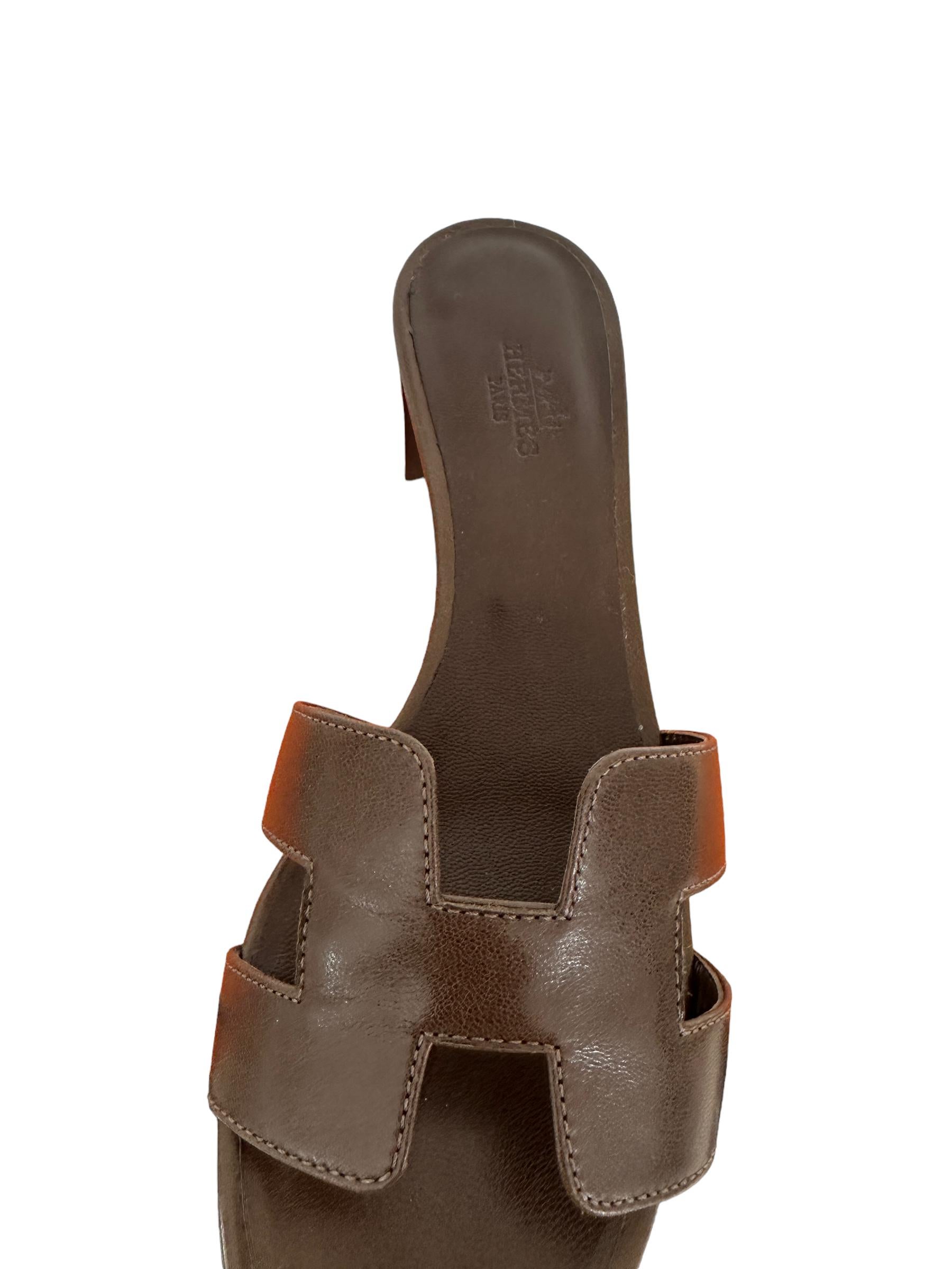 Brand new  HERMES Oasis
Hermes color: Gris Galet
Sandal with iconic 