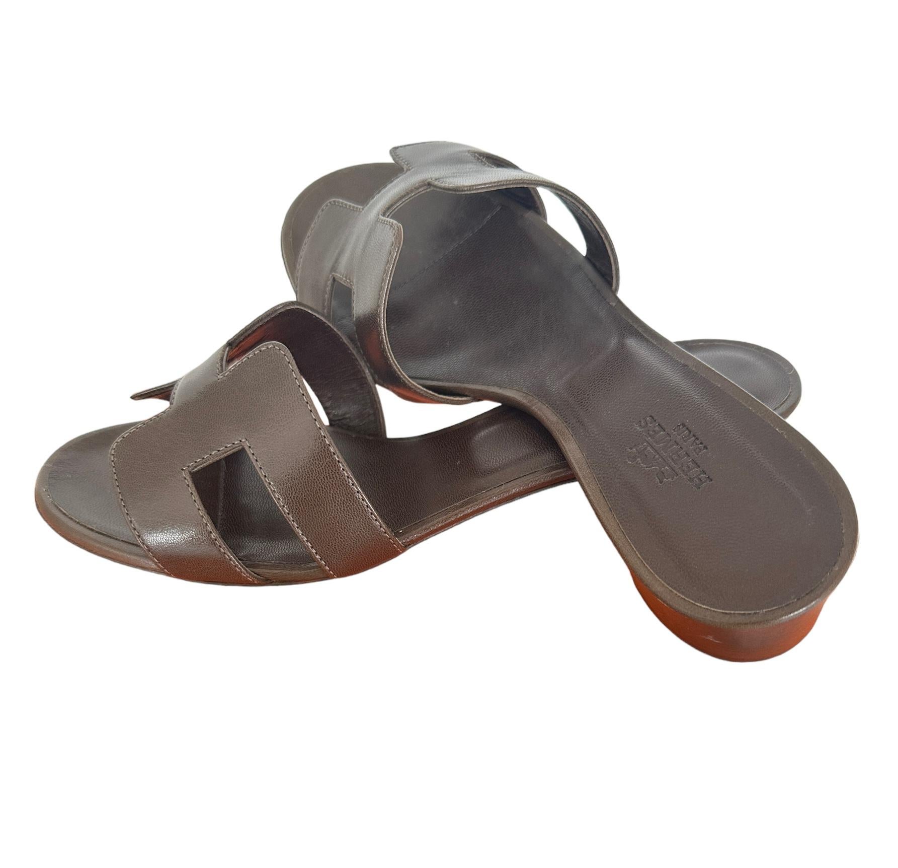 HERMES Oasis Sandals Grey Gris Galet 37.5 New Authentic In New Condition For Sale In West Chester, PA