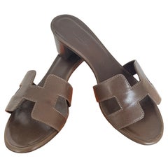 HERMÈS Sandales Oasis gris galet 37,5 Nouveau Authentique
