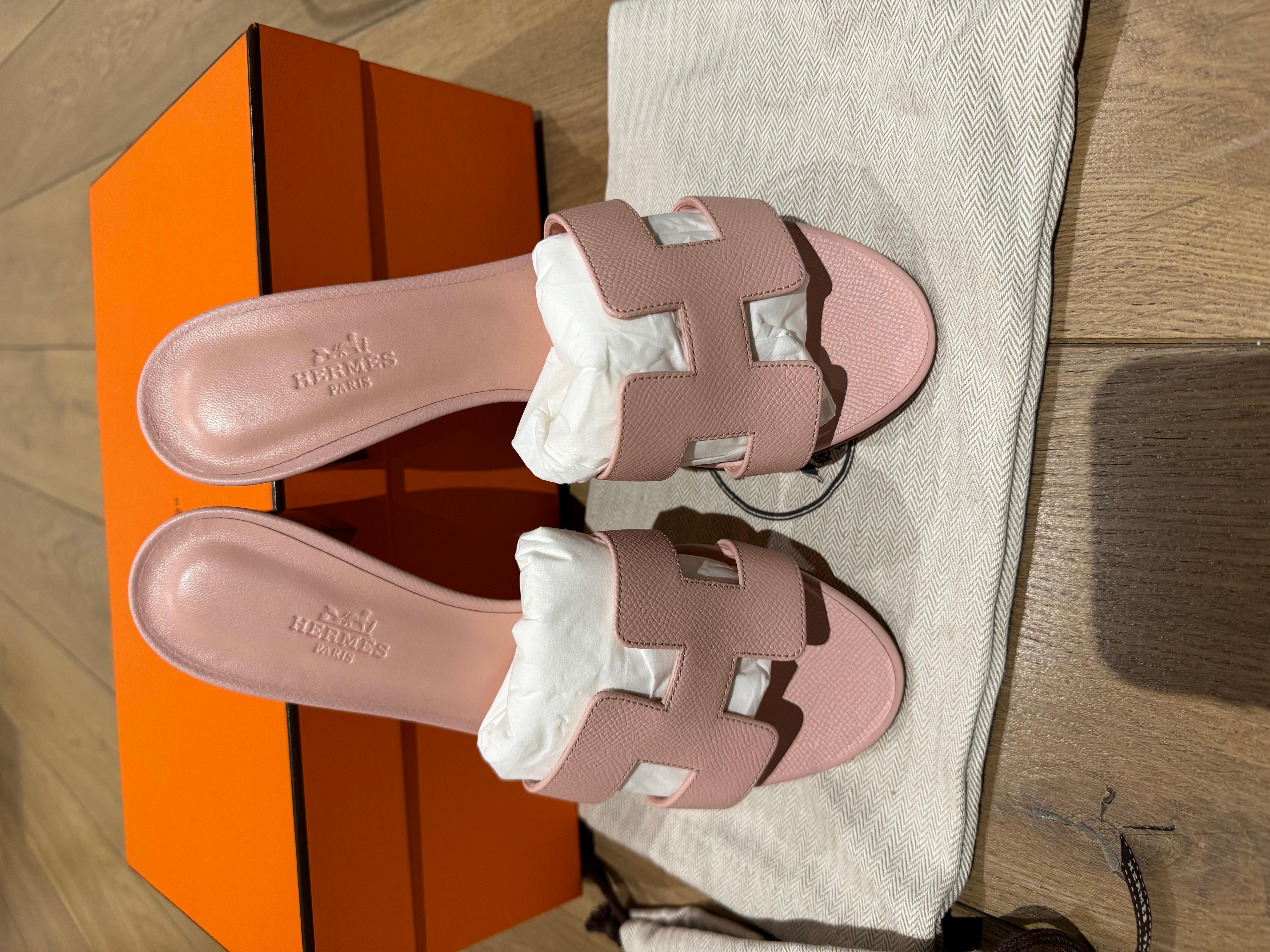 Beige Hermes oasis sandals pink  For Sale
