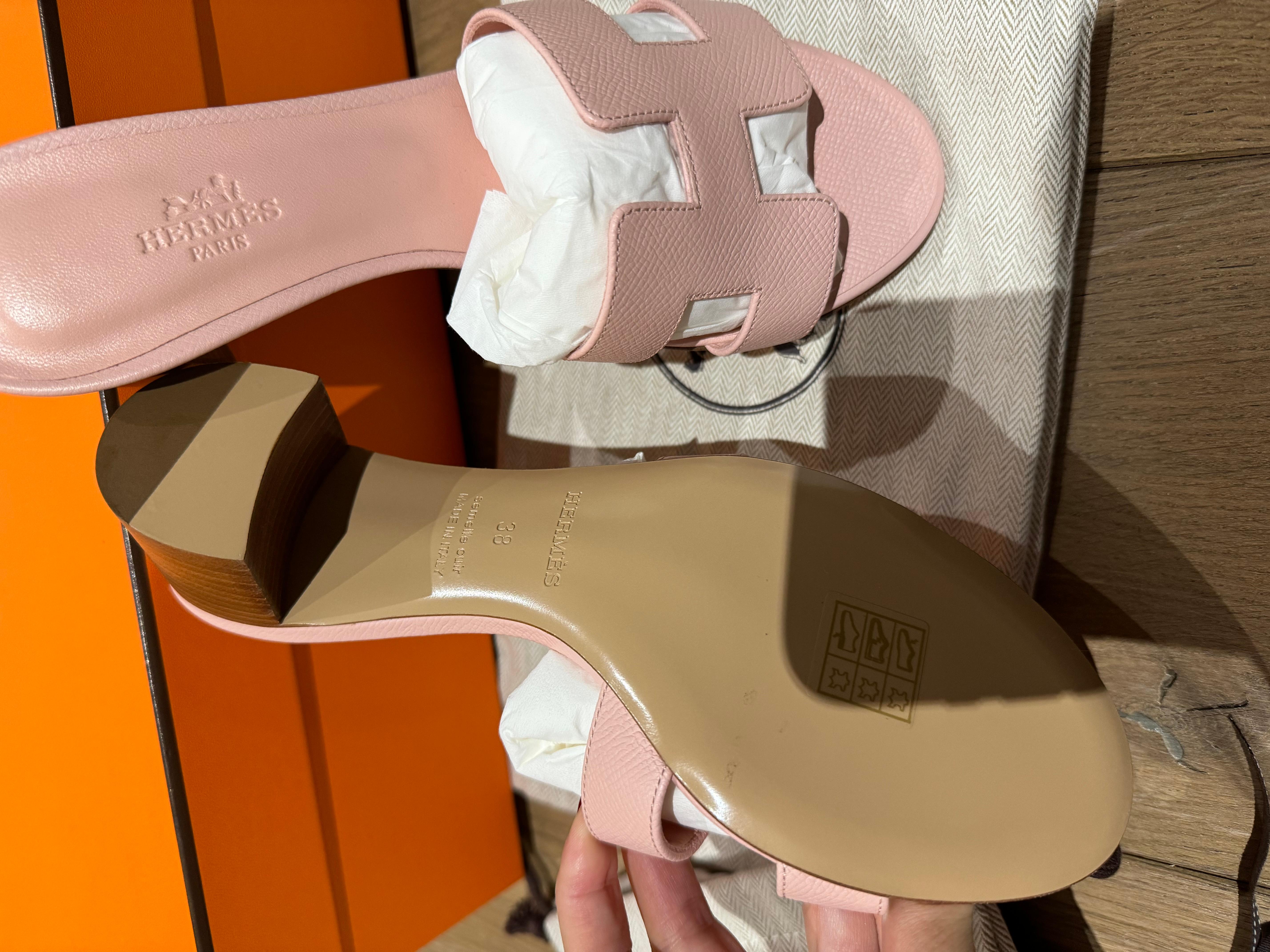 Hermes oasis sandals pink  In New Condition For Sale In London, England