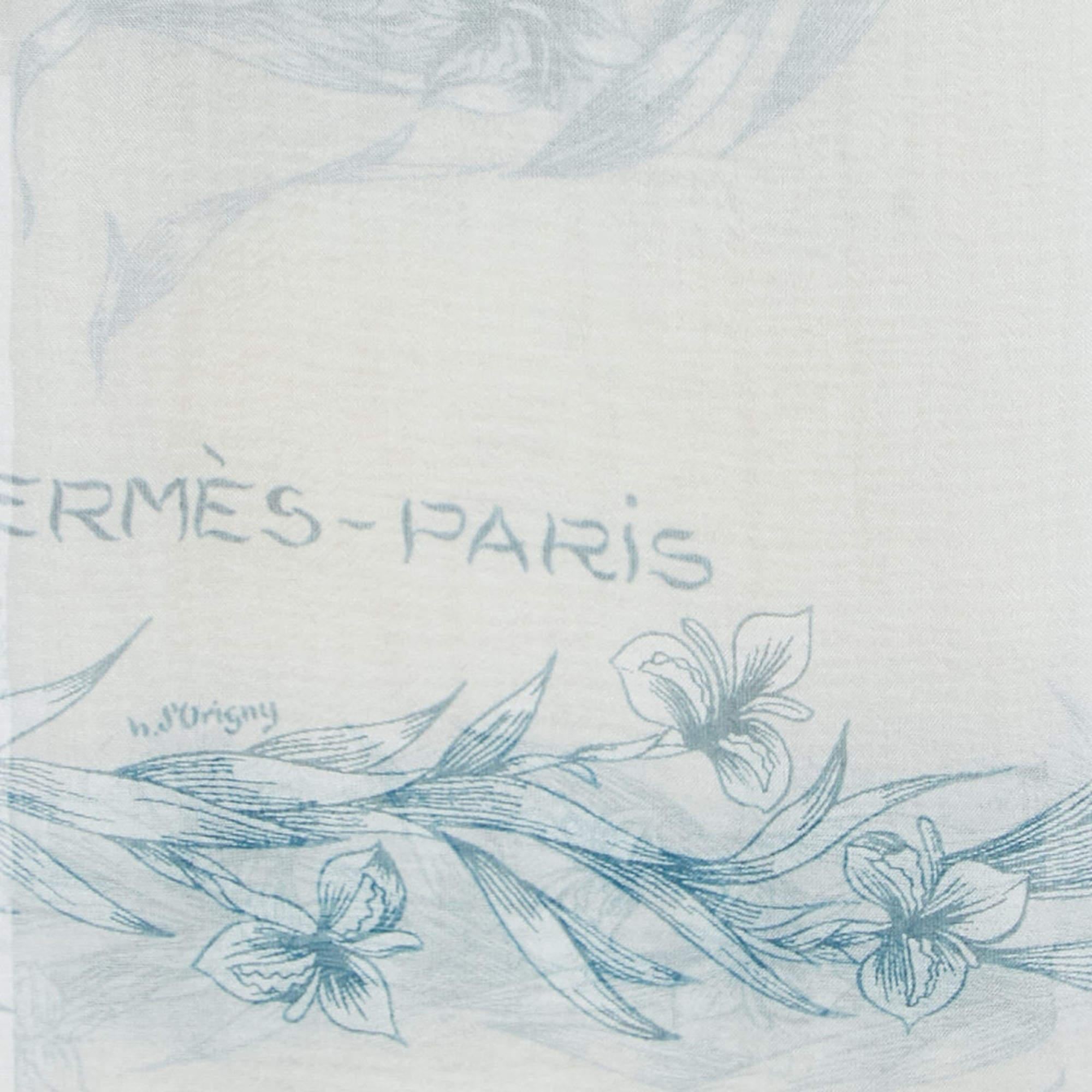 An essential Hermès accessory, the label's scarves are as iconic as any other creation from the brand and are collector's favorites. This rendition is carefully cut from luxurious silk and designed with an intricate print. There are endless ways to