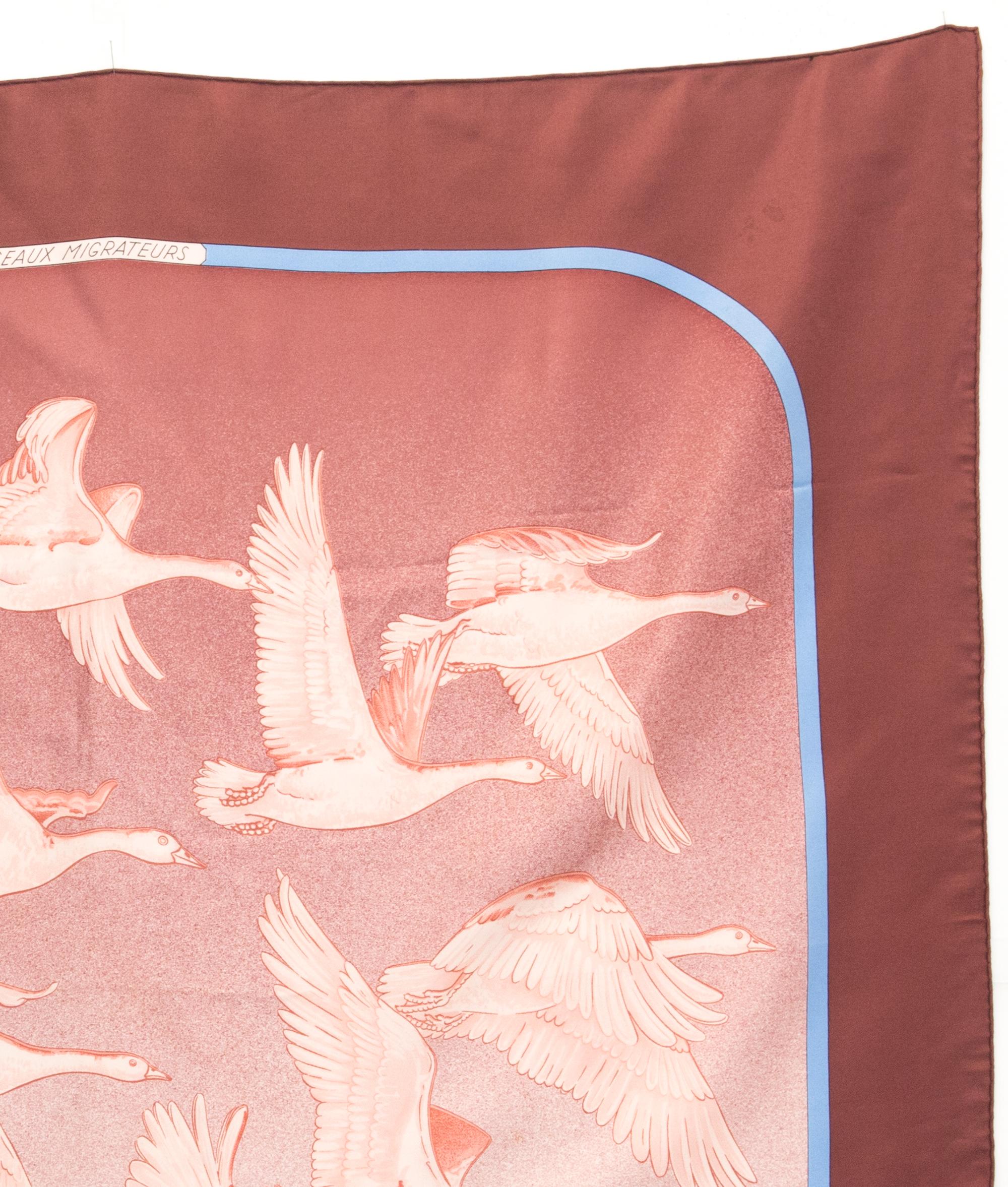 Hermes Oiseaux Migrateurs by C. Latham Seidenschal im Zustand „Gut“ im Angebot in Paris, FR