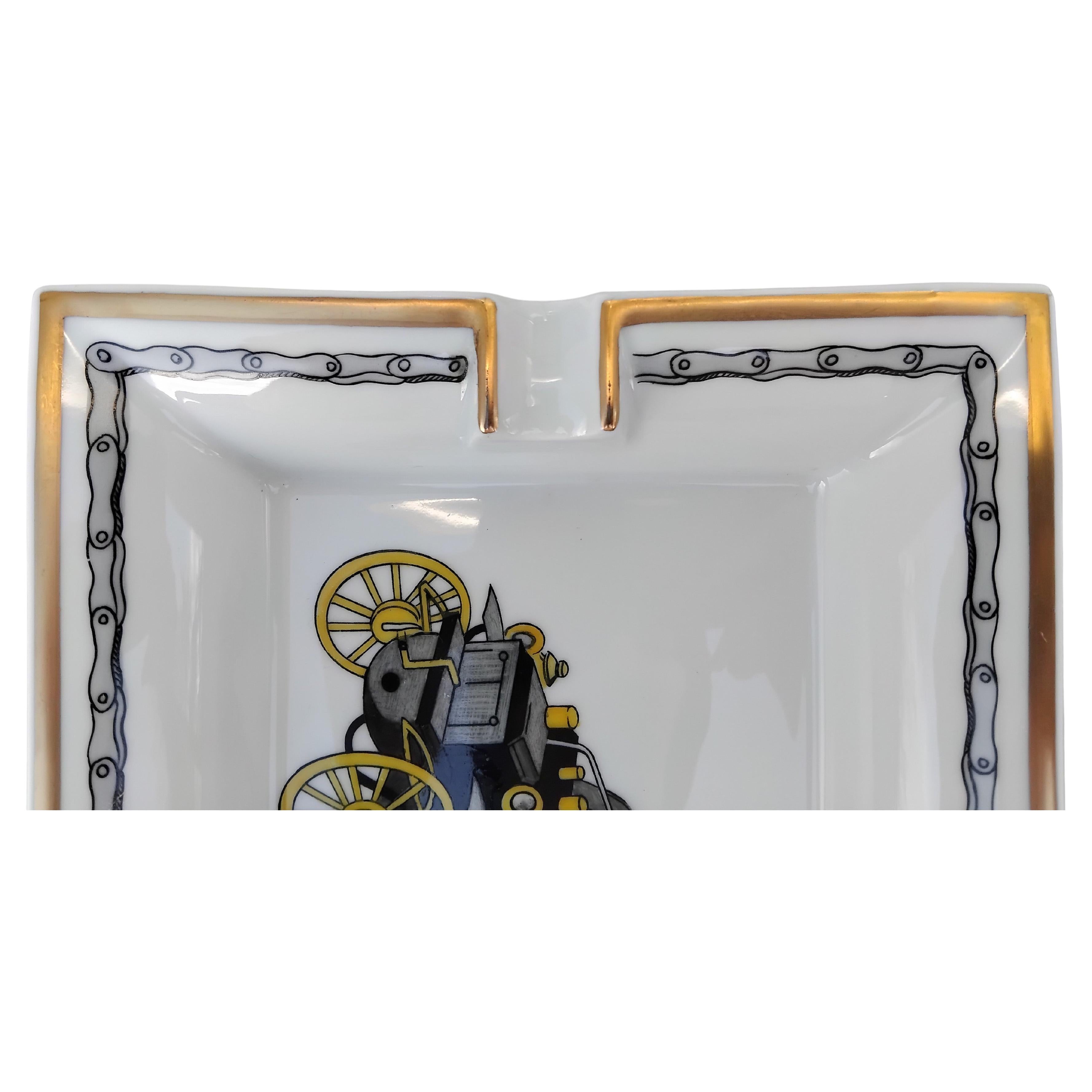 Hermès Old Car Cigar Ashtray Change Tray Porcelain Gold en vente 1