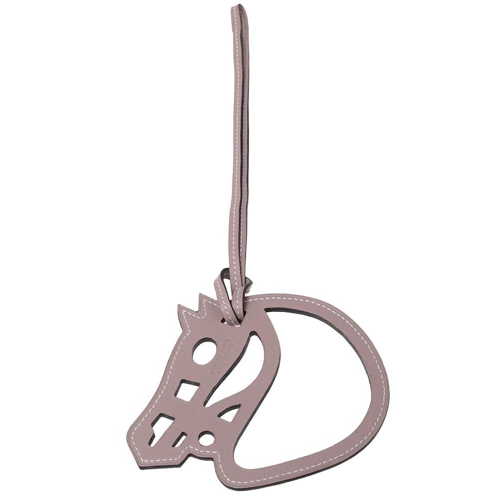 The House of Hermes pays homage to its equestrian design heritage with this Paddock Cheval Horse charm. It is created using old-rose leather and measures 10 cm in length. This charm can effortlessly complement your Birkin or Kelly bag. It is truly a