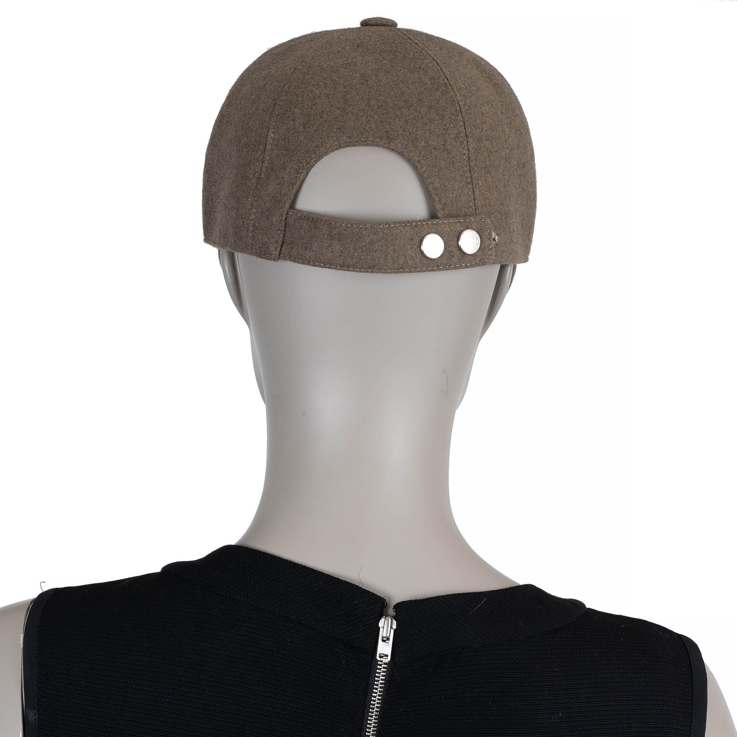HERMES olive cashmere SERENA EPERON D'OR Baseball Cap Hat 56 In Excellent Condition For Sale In Zürich, CH