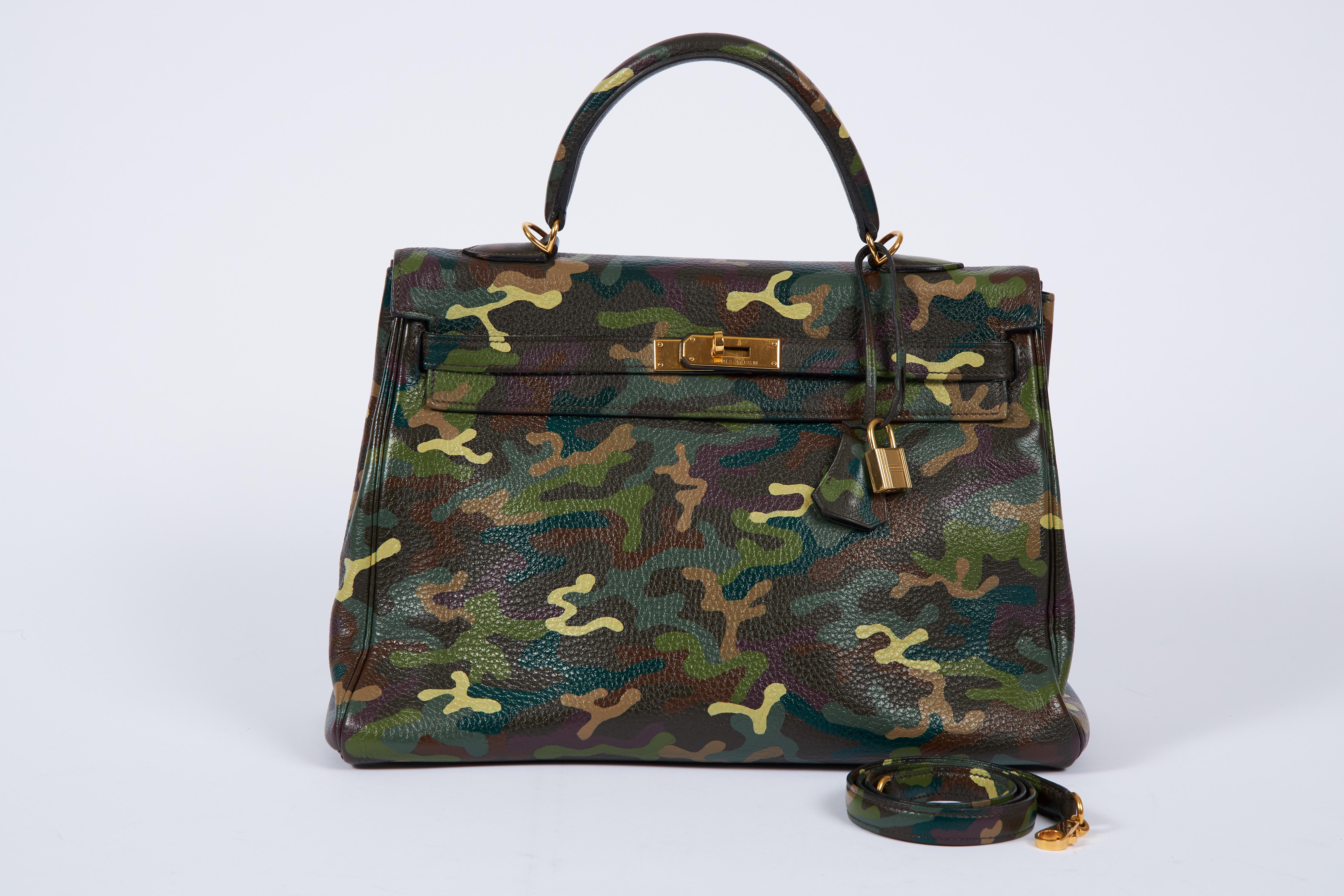 Hermes kelly bag 35 cm retourne in olive green clemence leather and gold tone hardware. One of a kind hand painted camouflage. Detachable strap, 35