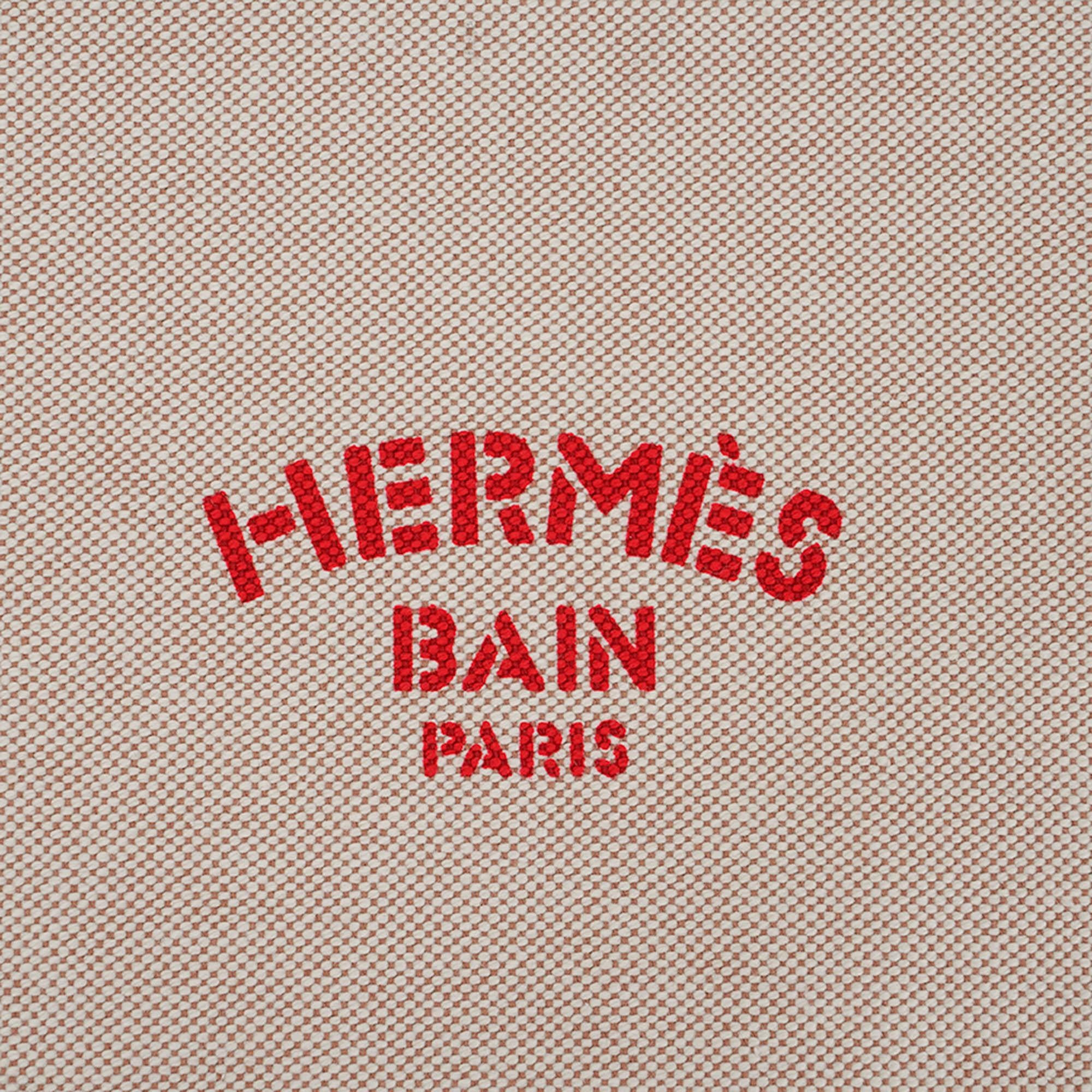 Hermes Optimist 24 Bain Flat Pouch Vert Ecru In condizioni Nuovo in vendita a Miami, FL