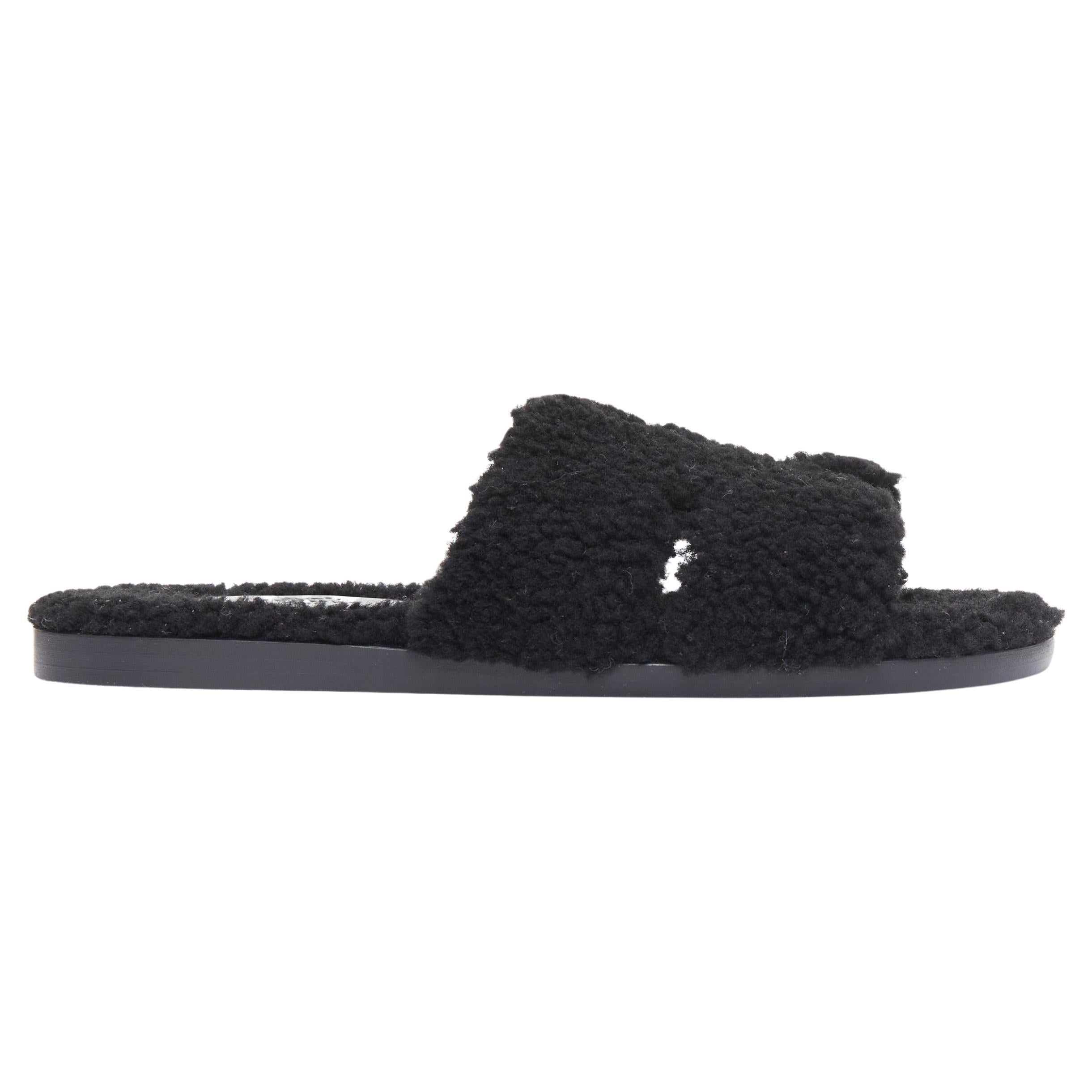 HERMES Oran noir shearling H cut out flat block sandals EU41.5 en vente