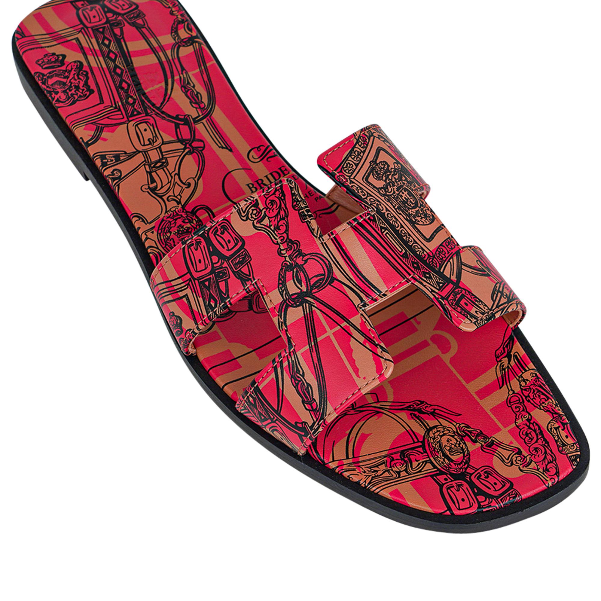 Mightychic offers a guaranteed authentic Hermes Oran Brides de Gala en Desordre flat sandal slide.
Limited edition printed calfskin featured in Rose Aube Multcolor,  this Hermes Oran sandal is foot flirting perfection!
Signature H strap.
Embossed