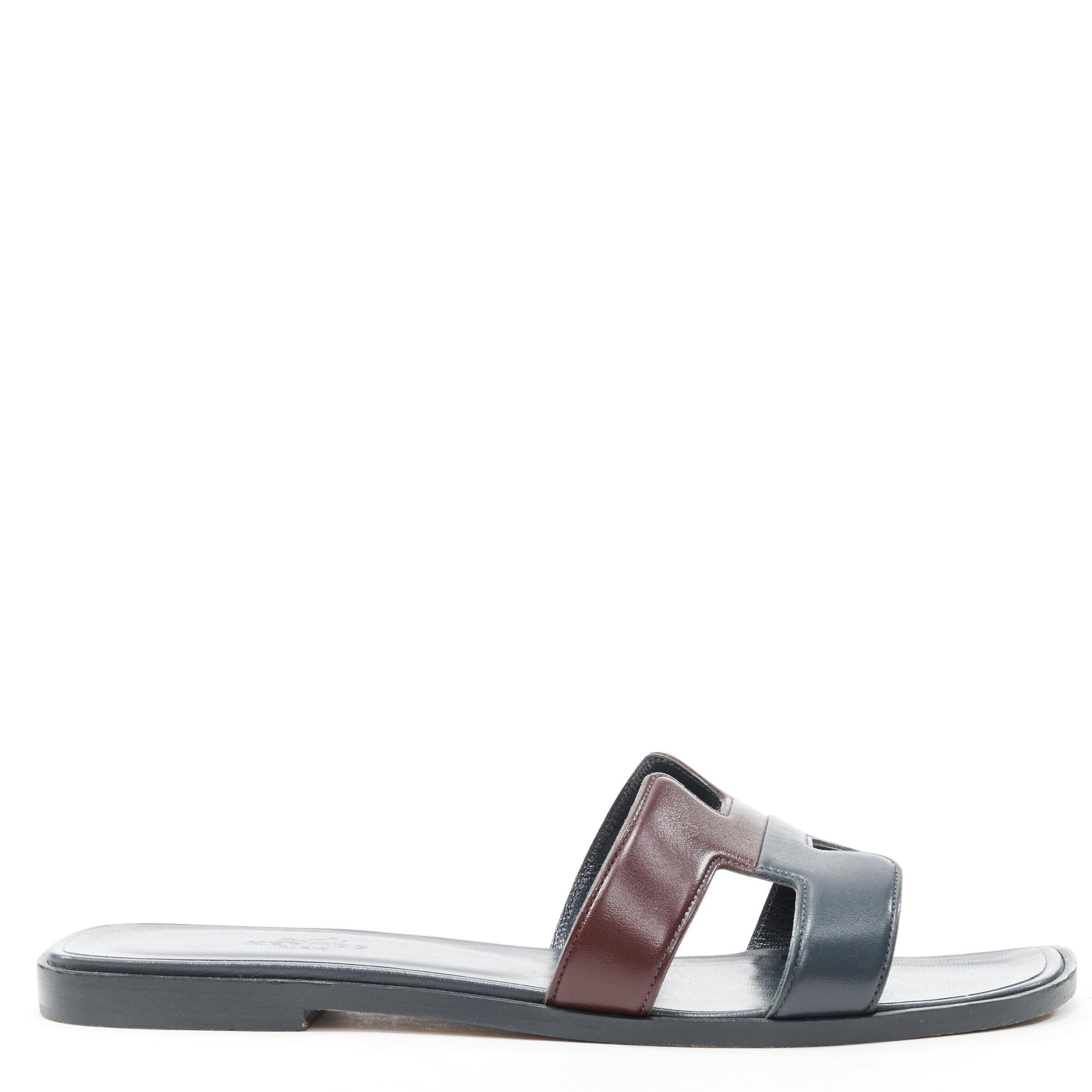 HERMES Oran dual tone burgundy navy leather H flat sandals EU37.5 
Reference: LNKO/A01936 
Brand: Hermes 
Model: Oran 
Material: Leather 
Color: Blue 
Pattern: Solid 
Extra Detail: Signature Oran H sandals in two-tone H leather. 
Estimated Retail