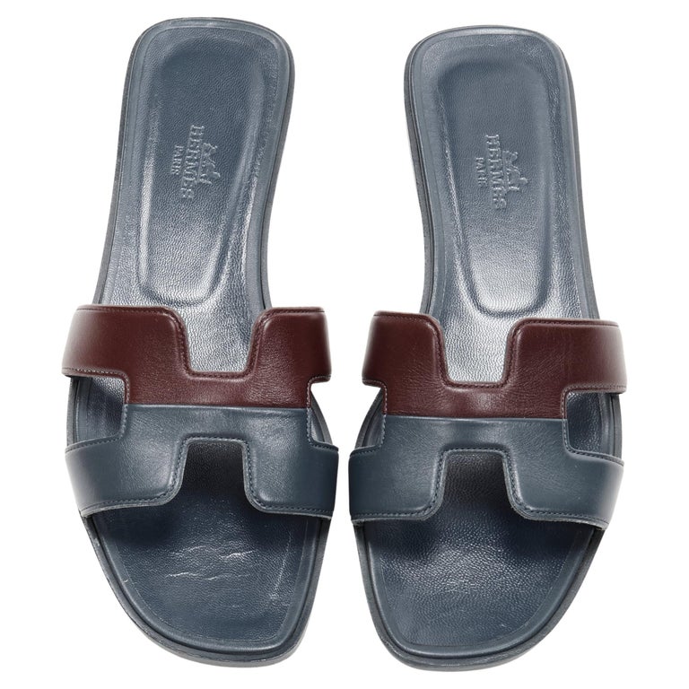 HERMES Oran dual tone burgundy navy leather H flat sandals EU37.5 For Sale  at 1stDibs | hermes oran two tone, hermes oran navy blue, navy blue hermes  slippers