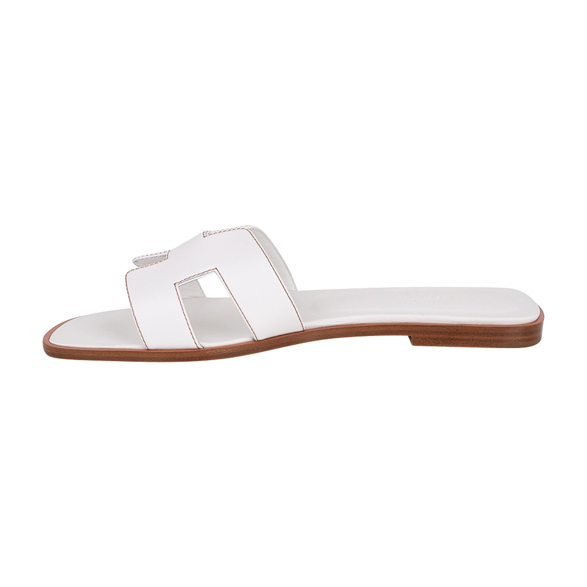 Hermes Oran Flat Sandal Blanc w/ Havane Topstitch 40.5 en vente 1