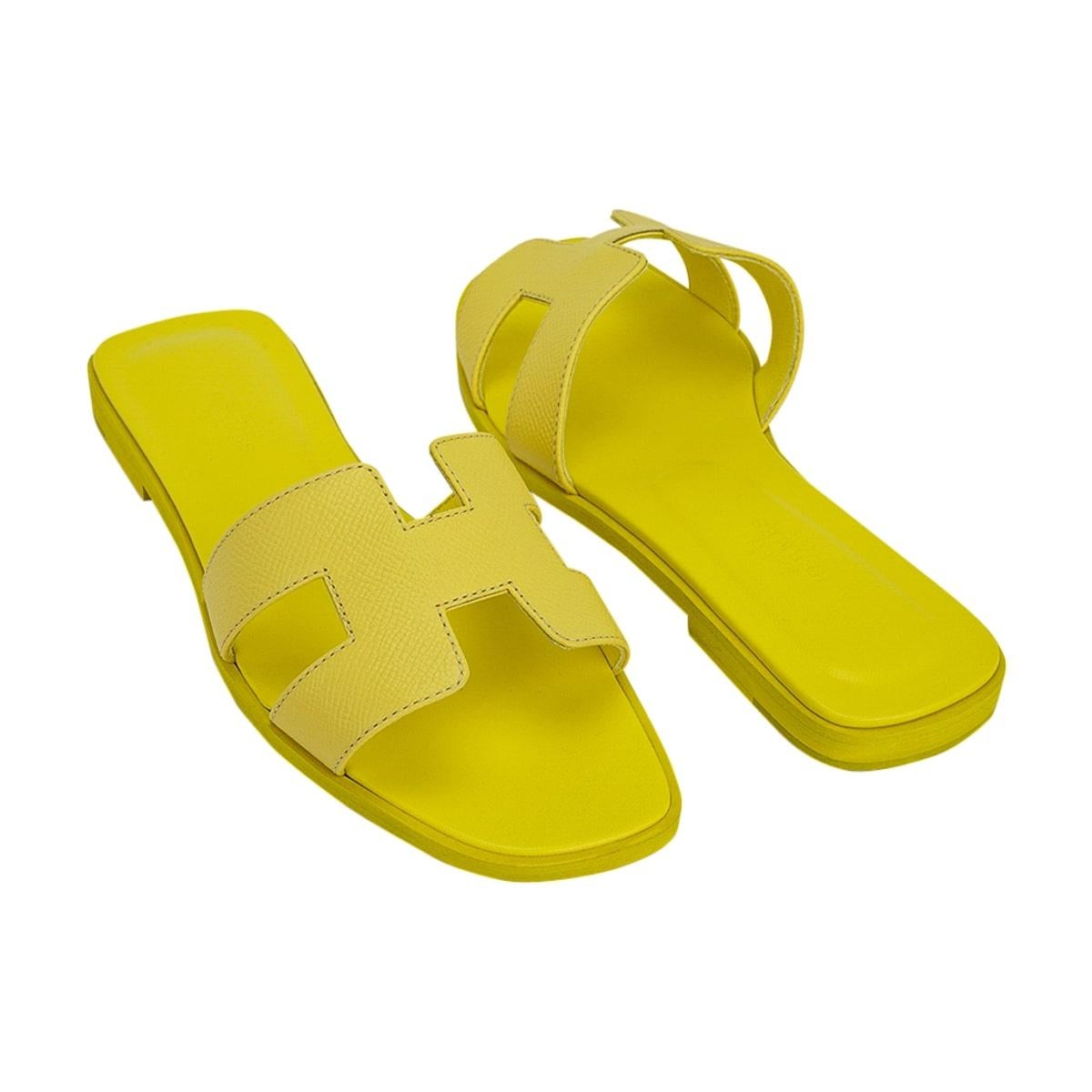 Yellow Hermes Oran Flat Sandal  Jaune Pollen Epsom Leather 39 / 9  For Sale