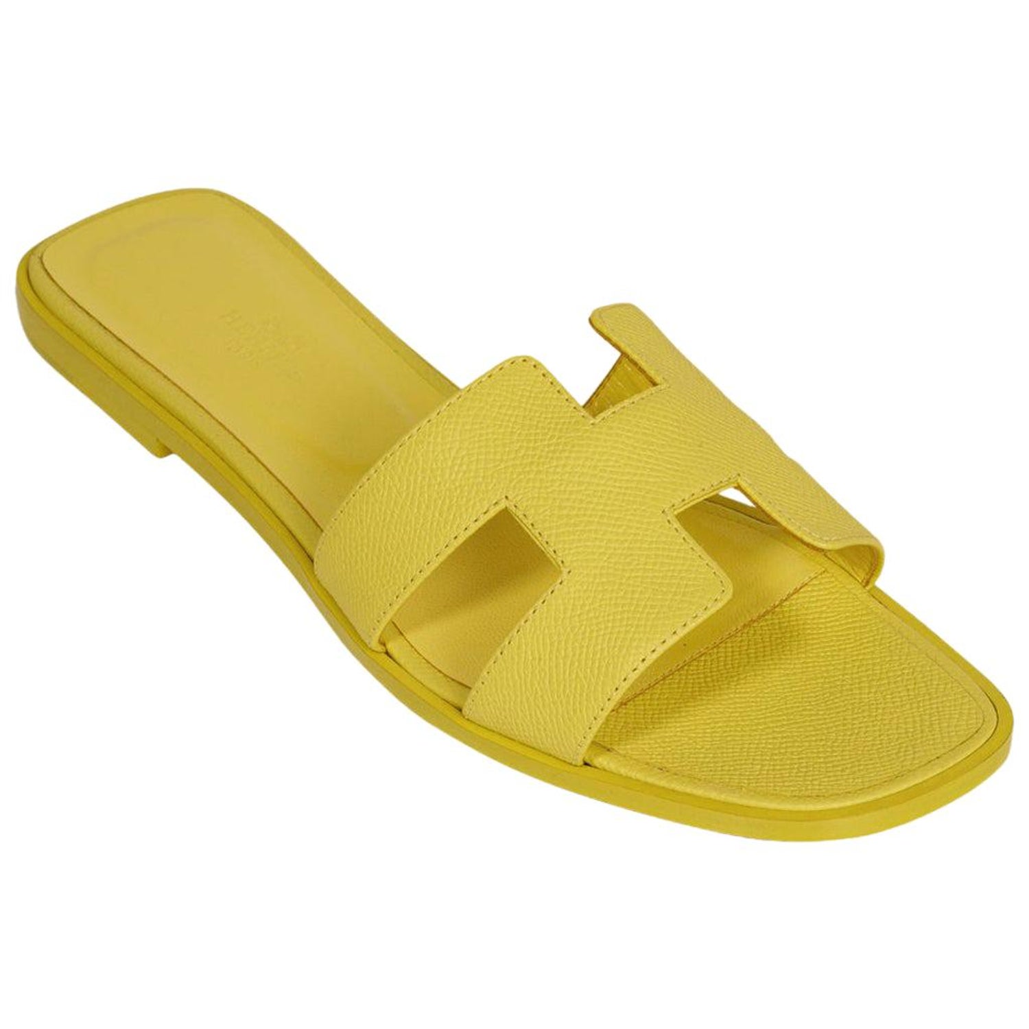 Hermes Oran Flat Sandal Jaune Pollen Epsom Leather 40 / 10 New w/Box For  Sale at 1stDibs | yellow hermes sandals, oran hermes jaune, hermes oran  jaune curcuma