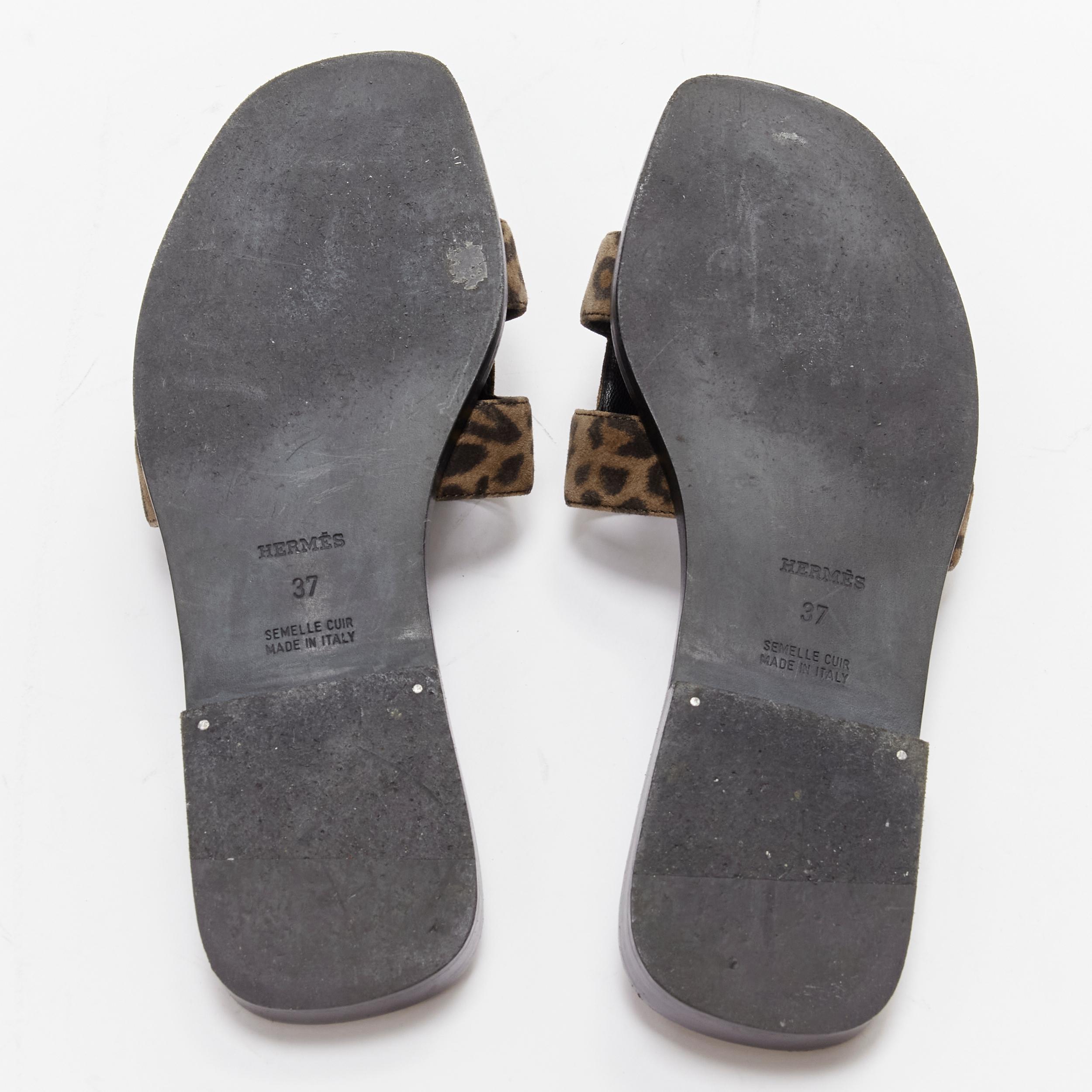 HERMÈS Sandales Oran H en cuir marron à imprimé léopard avec logo EU37 en vente 6