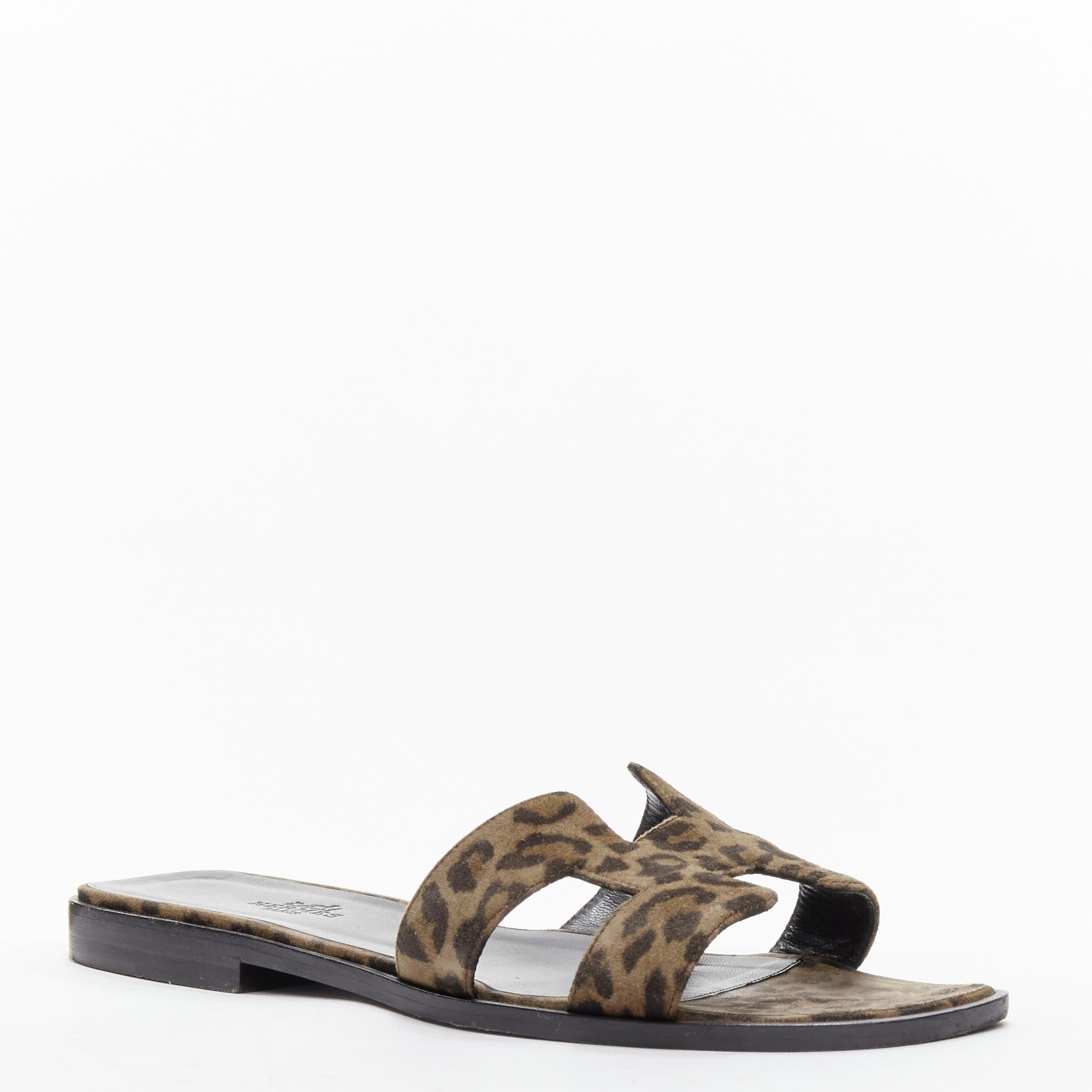 Gris HERMÈS Sandales Oran H en cuir marron à imprimé léopard avec logo EU37 en vente