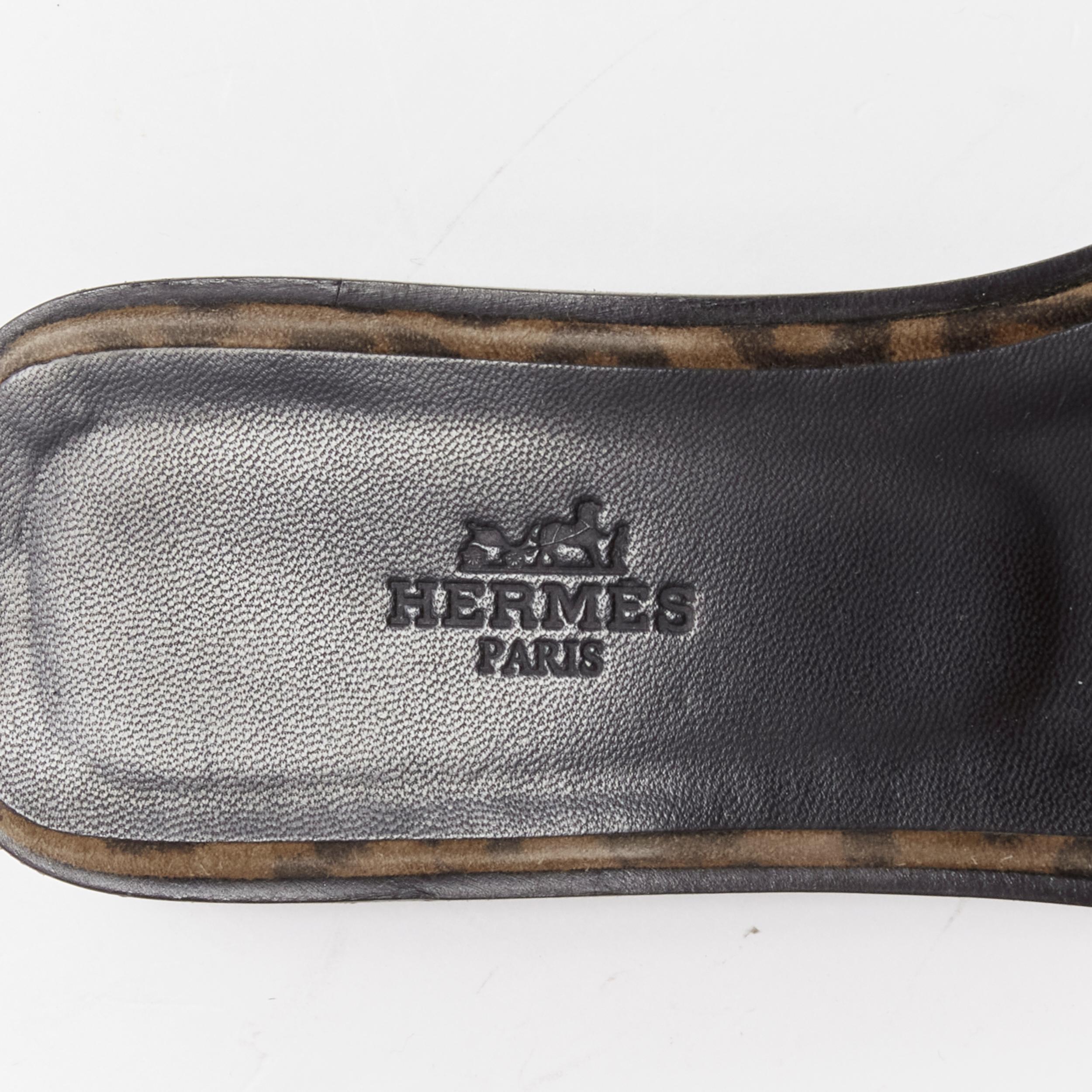 HERMÈS Sandales Oran H en cuir marron à imprimé léopard avec logo EU37 en vente 4