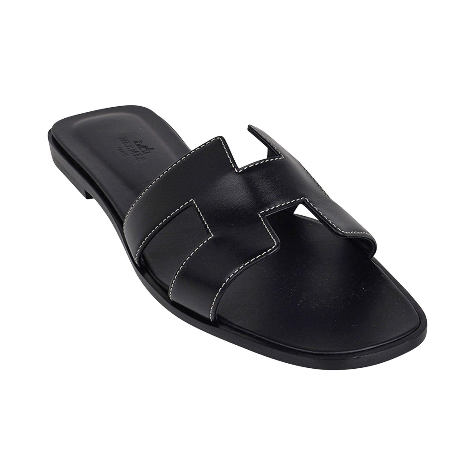 Hermes Oran Sandal Black Calfskin White Top Stitch Flat Shoes 39  9 In New Condition For Sale In Miami, FL