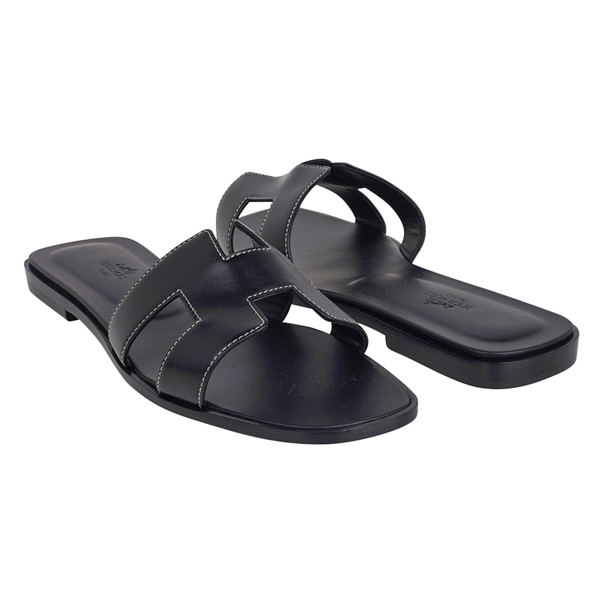Hermes Oran Sandal Black Calfskin White Top Stitch Flat Shoes 40 / 10 New w/Box In New Condition In Miami, FL