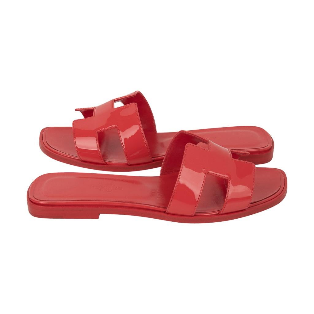 Red Hermes Oran Sandal Corail Patent Calfskin 37 / 7 