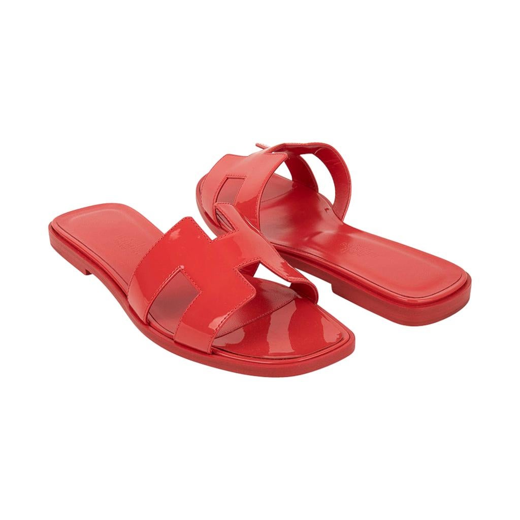 Hermes Oran Sandal Corail Patent Calfskin 37 / 7 