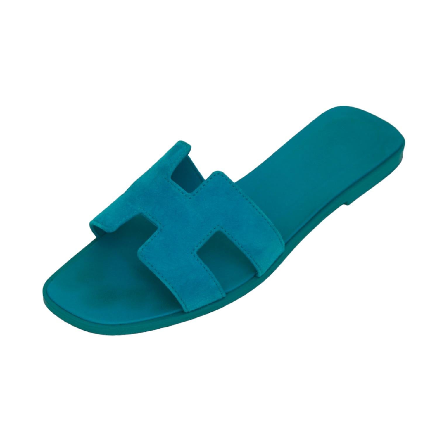 HERMES Oran Sandale Slide Mule Blau Wildleder Flats H Strap Sz 38 im Zustand „Hervorragend“ im Angebot in Hollywood, FL