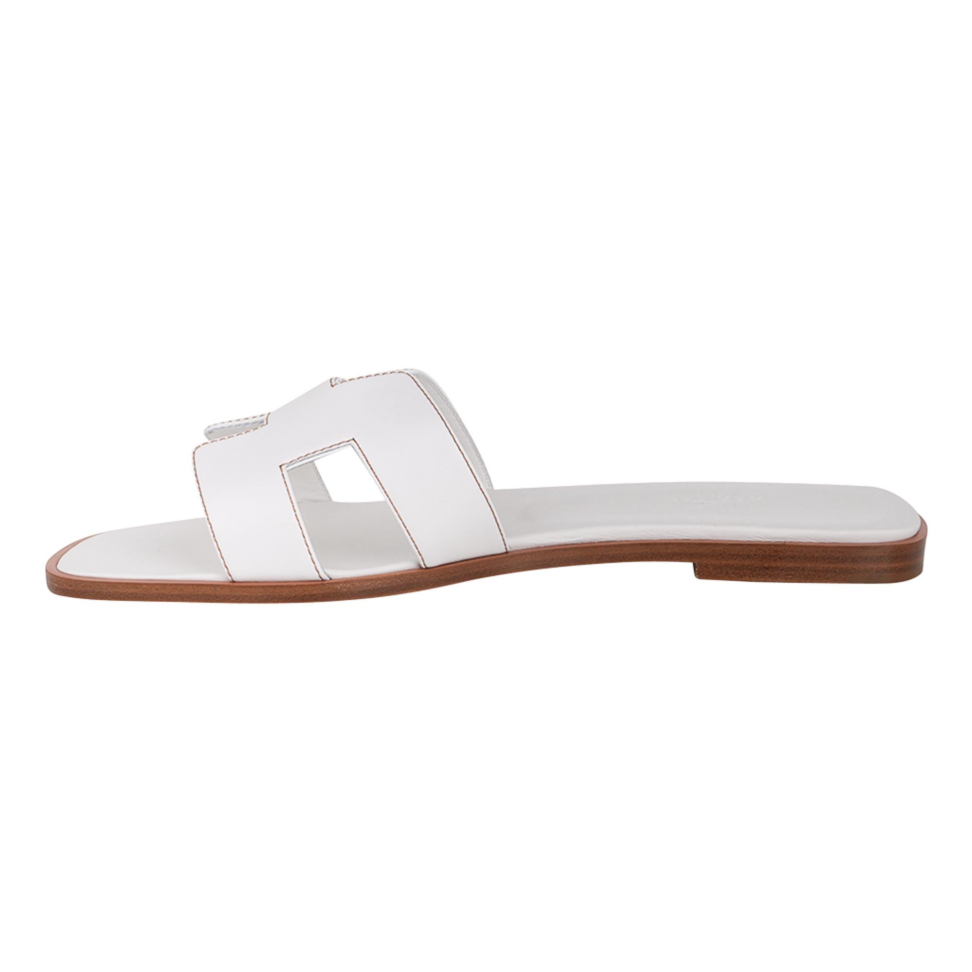Hermès Oran Sandale aus weißem Kalbsleder Havane Topstitch 37 / 7  im Zustand „Neu“ im Angebot in Miami, FL