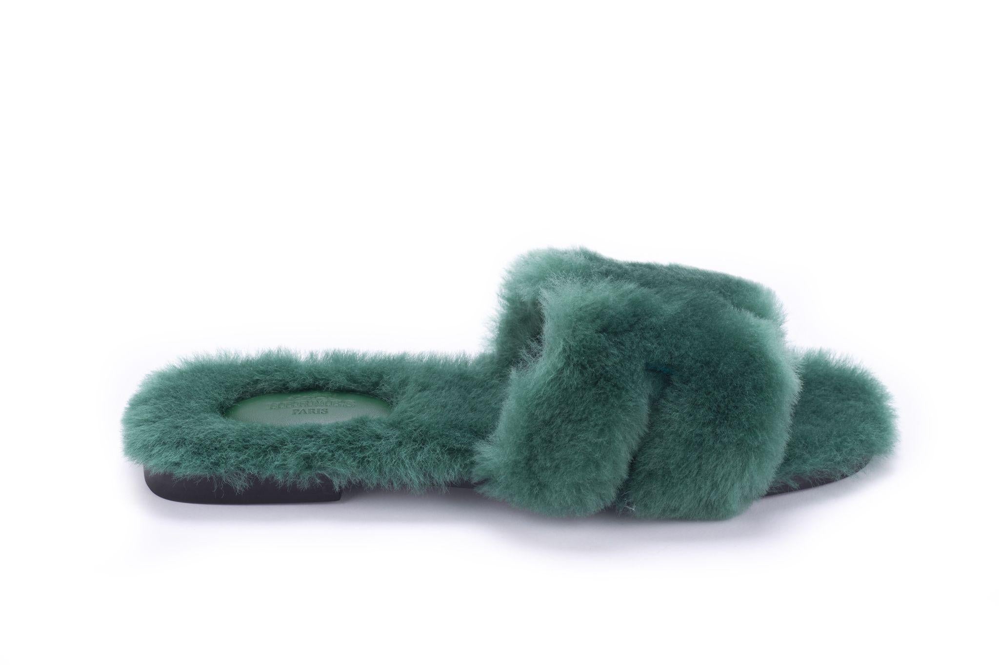 Hermès Oran Sandalen Grünes Wollsleder (Grau) im Angebot
