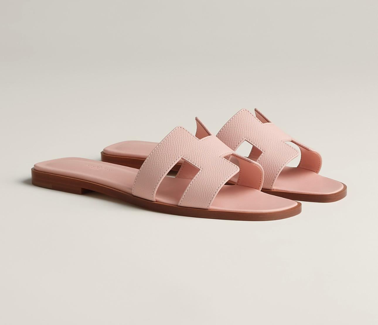 Hermes Oran Sandal in Rose Pâle colour Epsom calfskin leather with iconic 