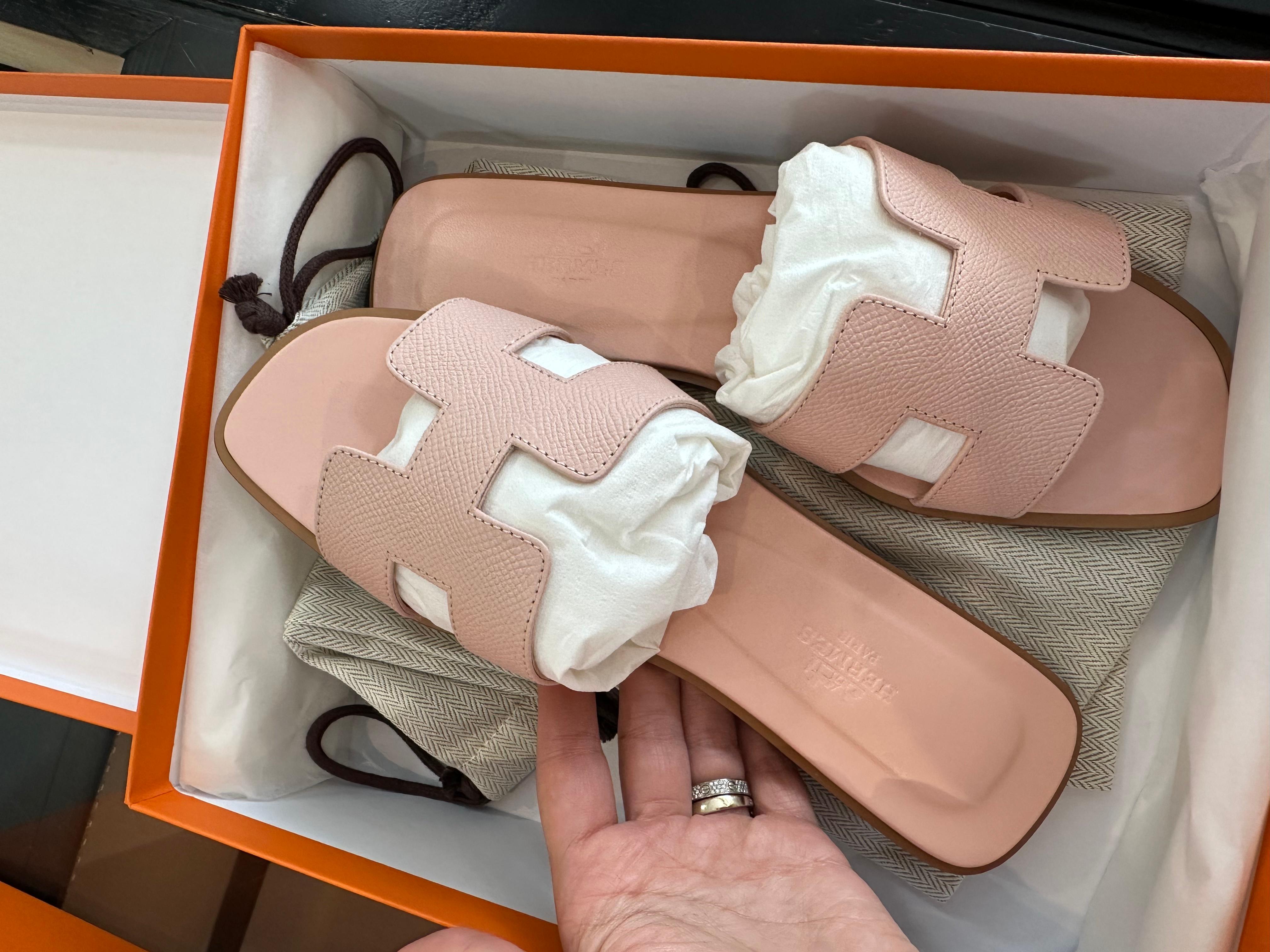 Hermes Oran sandals Rose Pale epsom  In New Condition In London, England