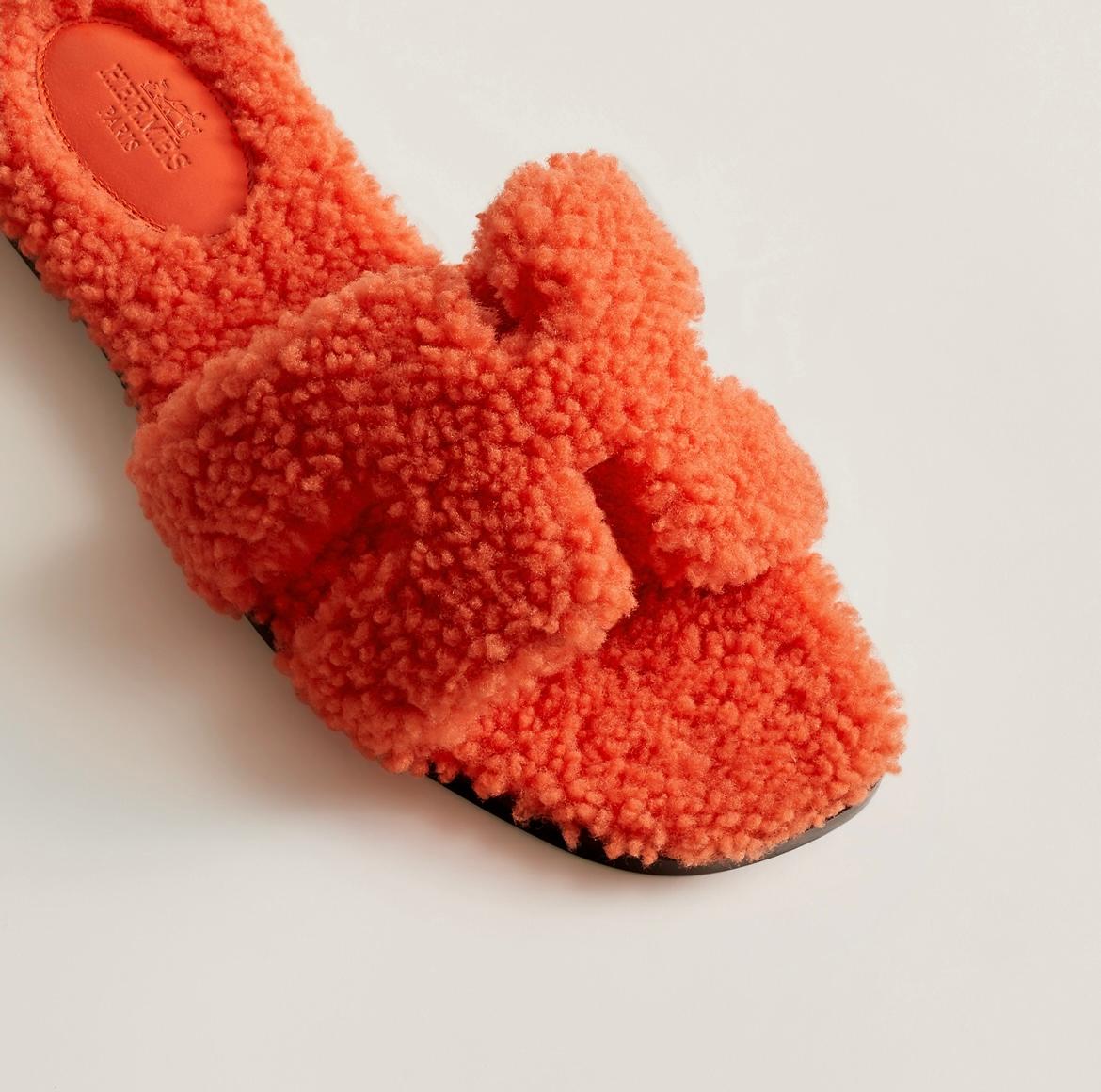 Hermes oran shearling sandals orange in Größe 39. Sandalen mit kultigem 